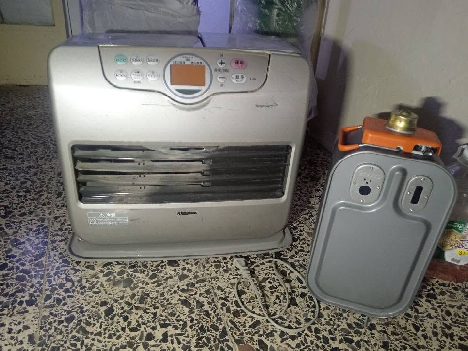 کۆمەڵیک ئەشیای ناۆماڵ بۆ فرۆشتن
زۆپای نەوت و کارەبای بە 60000 دینار
تەباخ 5 چاو بە 20000 دینار
زۆپای نەوتی یابانی خڕ 80000 دینار
زۆپای کوری = 20000 
لە سلێمانیم/ سەرچنار 
*********** السليمانية, العراق
