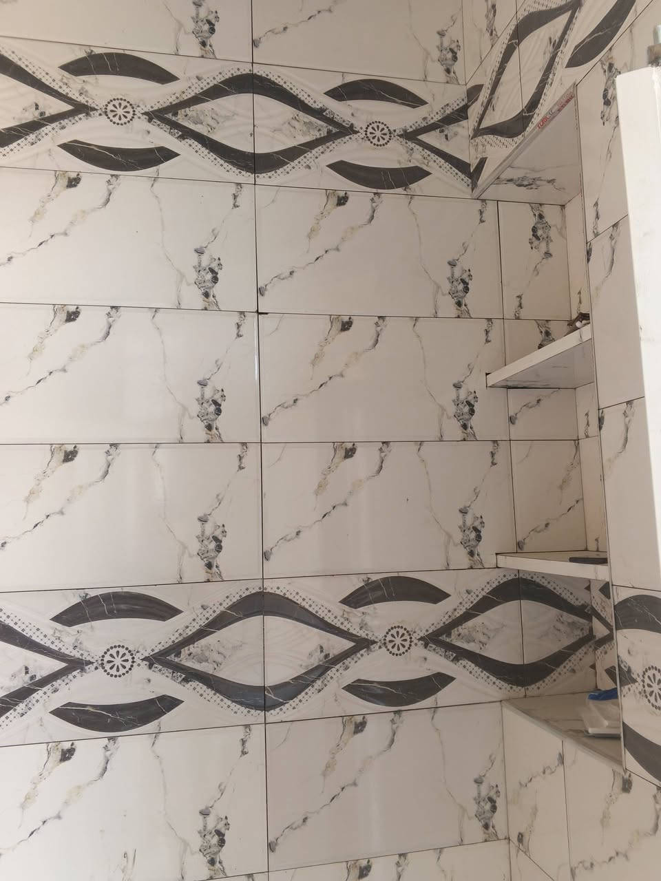 سلام عليكم اسطه سراميك متفرغ جدران ارضيات كاشي مرمر ماده سمنت شغل درجه اولى للتواصل خاص او الاتصال على رقم /***********/
