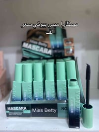 نص مكتوب في الصور: - مسكارا ميس بيوتي سعر الف - مسكارا 4D مكثفه ضد الم...