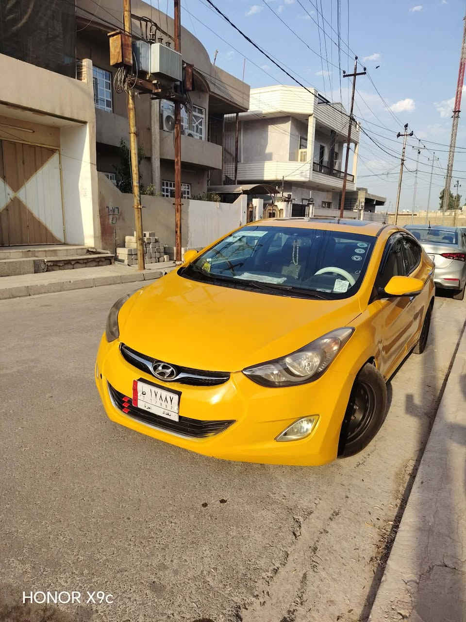 🚘 **للبيع إلنترا 2012**
🔥 فول أوبشن 🔑 بصمة 📄 باسمي، مشروح وطني 📍 الموصل – الجانب الأيسر
 
🔧 بيها طخة بالجمّلعة اليمين، والسيارة قابلة للفحص.
 
💰 **السعر: 95 ورقة** 💵
 
📞 *********** 📲 واتساب: ***********
 
**للجادين فقط، والمعاينة خير دليل.**
