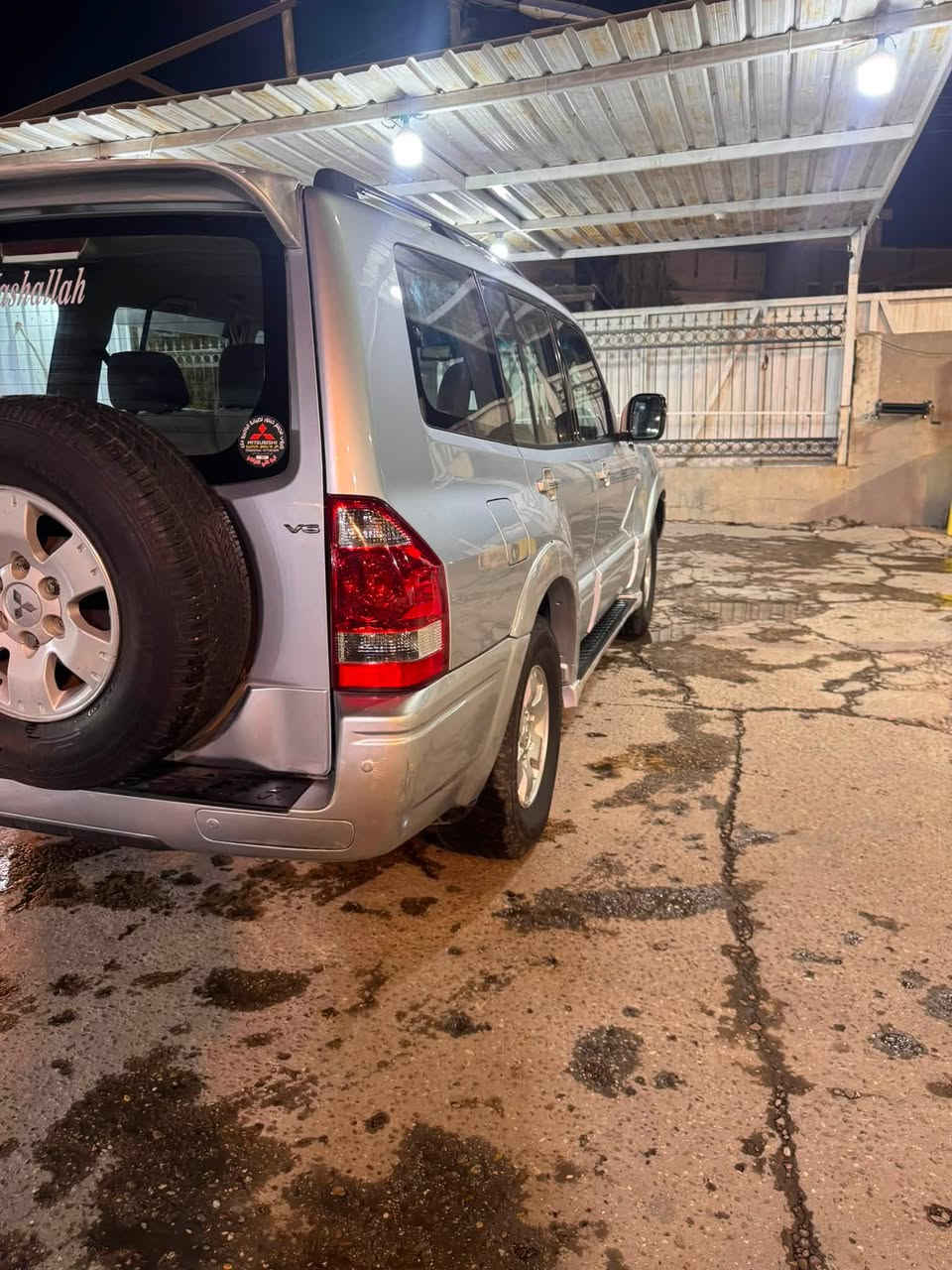للبيع مسيبوشي باجيرو موديل ٢٠٠٧ وكاله خليجي السياره فور مري كهرباء شفط ويل حساسات شاشه وكامره تبريد ٣ قطع ٧ راكب السياره كفاله عامه عدا بارد قليل بلجاملغ الأمامي فقط مكينه ٣٠٠٠ المرغوب السياره جاهزه من كلشي مكانها الغزاليه قرب سوق الجنابي للاتصال *********** سعرها ٩٨ وبيها شي بسيط
