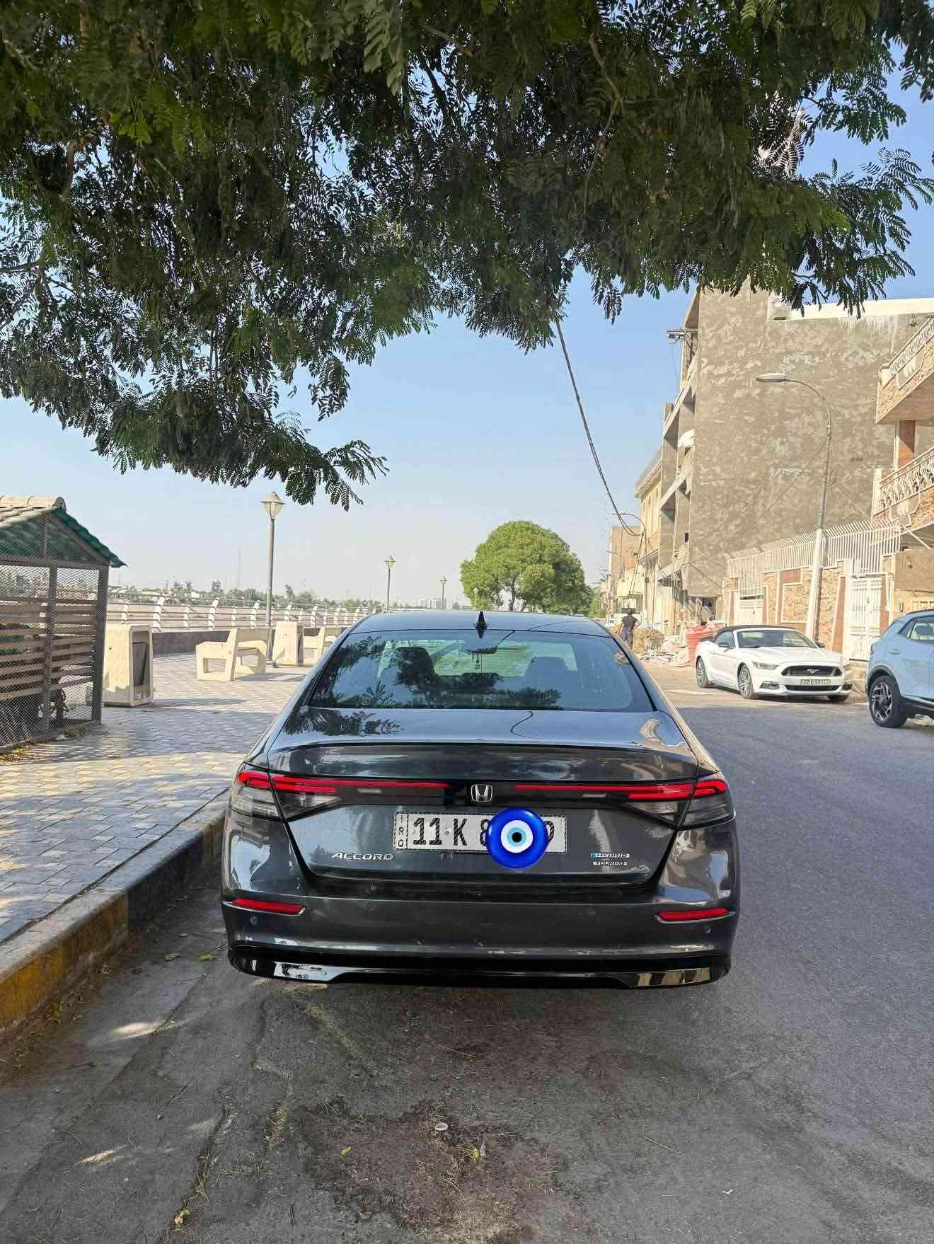 🚘 Honda Accord Touring Hybrid 2024 🇺🇸
🔥 Touring – اعلى فئه فل أوبشن

🔹 وارد أمريكي 🇺🇸

🔹 محرك 2.0 Hybrid

🔹 ماشية 51,000 كم

🔹 Head-Up Display (HUD) – داتا شو

🔹 تشغيل عن بُعد Remote Start

🔹 شاحن لاسلكي Wireless Charging

🔹 مقاعد جلد كهربائية

🔹 تبريد وتسخين المقاعد

🔹 فتحة سقف

🔹 شاشة وسطية كبيرة

🔹 Apple CarPlay & Android Auto

🔹 نظام صوت Bose Premium 🔊

🔹 كامرات ° وحساسات

🔹 رادار وأنظمة Honda Sensing

🔹 مثبت سرعة متكيف

🔹 Lane Keep Assist

🔹 Blind Spot Monitor

🔹 Keyless Entry + Push Start

🔹 إضاءة LED كاملة

🔹 جنوط Touring أصلية

🔹 فتحات تكييف خلفية مزدوجة ❄️

📌 حالة السيارة:

▫️ البنيد مبدل

▫️ الصندوق الخلفي مبدل

▫️ الشواصي والدواخل سليمة

▫️ الإيرباغات سليمة

الحادث بدون دواخل بدون ايرباك مواصل حتى للراديتر من تطلب الصور باوع عليه زين 

💰 السعر: 185 $ قابل للتفاوض

📍 بغداد

***********
