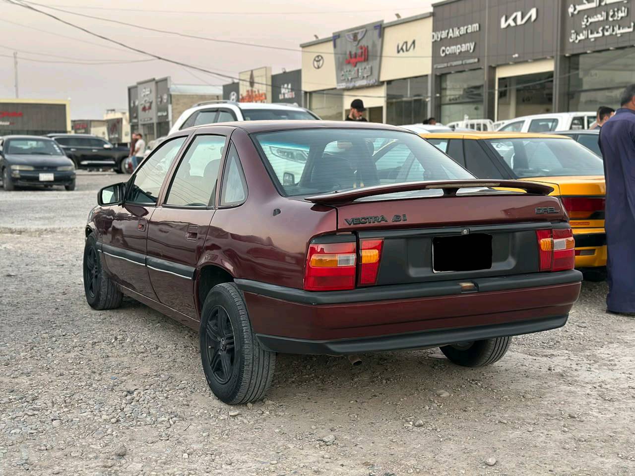 سلام عليكم اخوان سياره للبيع اوبل فيكترا موديل 1991 شرط تحويل مكينه وكير شرط جديد حجم 16 مكفولة كفاله عامه مصبوغة جماليه بدون اي ضربه ساستم سماعات فوال منضومه الياتات زنون جديد اصلي كهربيات كله شقاله سياره أحله من الصور تجي وتشوفه سعر 35بيه مجال مكان صلاح الدين تكريت رقم الهاتف ***********