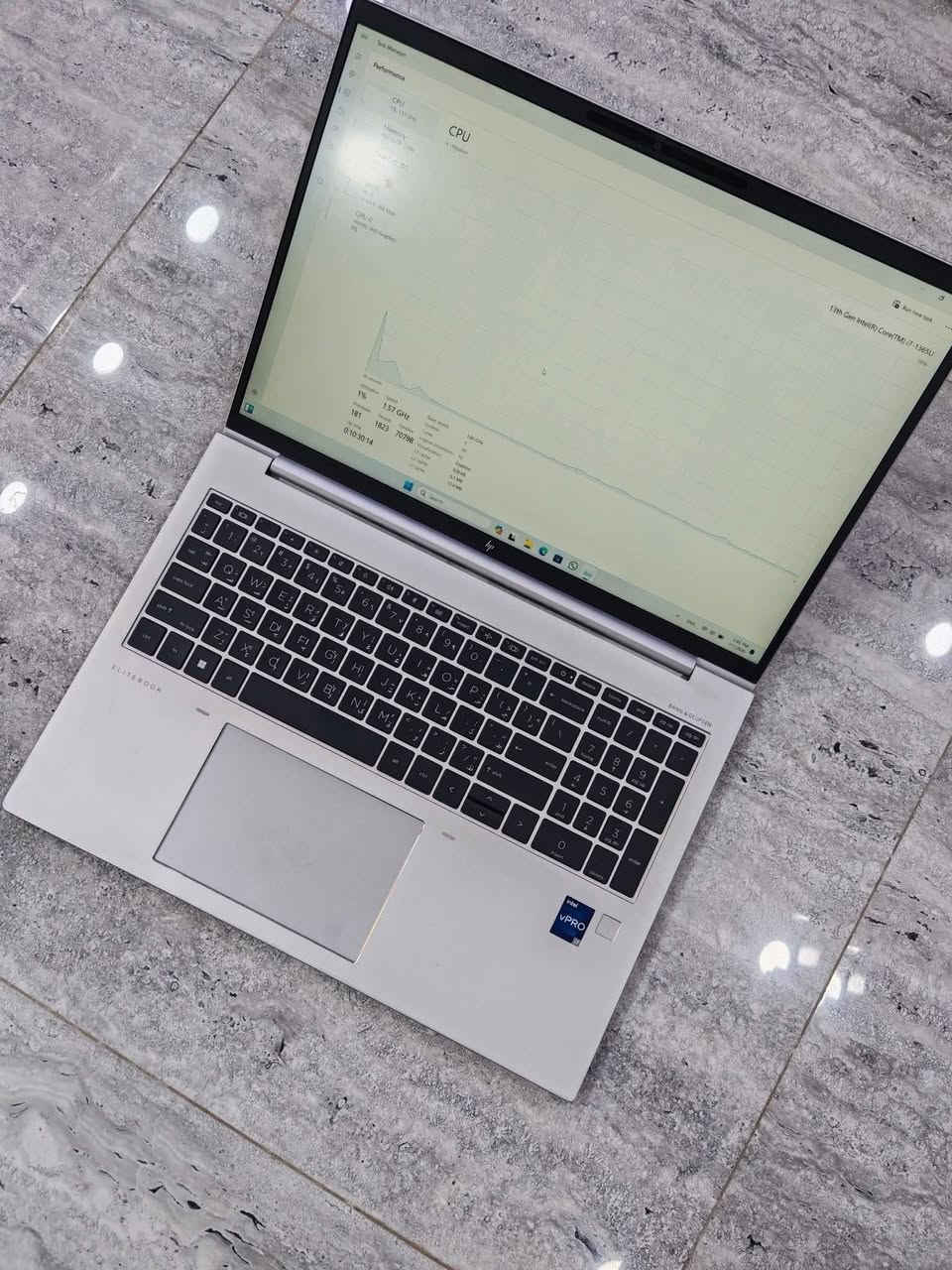 لابتوب HP EliteBook 860 G10
​لابتوب فئة عليا مستعمل بحالة الوكالة (هيكل معدني نحيف جداً)، موجه للمحترفين والمبرمجين ورجال الأعمال والدراسات وغيرها.
.
السعر ثابت 680 الف مع التوصيل المجاني والحقيبة والشاحن الأصلي
. 
​المواصفات الفنية:
​المعالج: Intel Core i7-1365U (الجيل 13) – أداء عالي وموفر للبطارية.
​الشاشة: 16 بوصة (1920×1200) – مريحة للعين ومثالية لتعدد المهام.
​الذاكرة العشوائية (RAM): 8GB DDR5 
​سعة التخزين: 256GB NVMe SSD – سرعة فائقة في نقل البيانات والإقلاع. (قابل للترقية)
​نظام التشغيل: Windows 11 Pro (نسخة أصلية ومفعلة).
. 
​العنوان: مكتب الريادة لأجهزة الحاسوب (بغداد - شارع الصناعة).
​للحجز والاستفسار: مراسلة الصفحة، أو عبر واتساب *********** .
