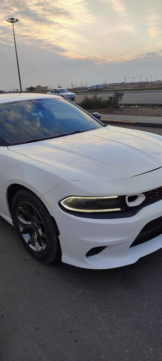 جارجر ابيض موديل 2016 اصل
وارد كندي
Sxt
رقم بصرة باسمي 
بيها باب العبري مبدل ومصبوغ و خشم الجامولغ الأيسر بي تعديل و الداير الخلفي الأيسر بي تعديل 
السونار موجود ويا الصور 
السعر 160 ورقه 
مكان السياره البصرة حي المهندسين 
*********** البصرة, العراق
