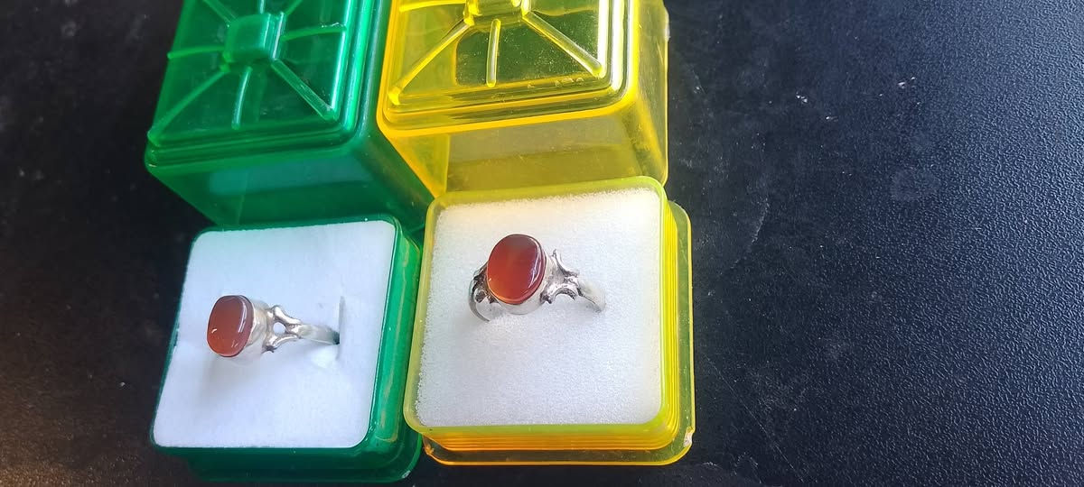 السلام عليكم خواتم عقيق فضه عراقيه سعر قطعه 25 مكان بغداد الكاظميه***********
