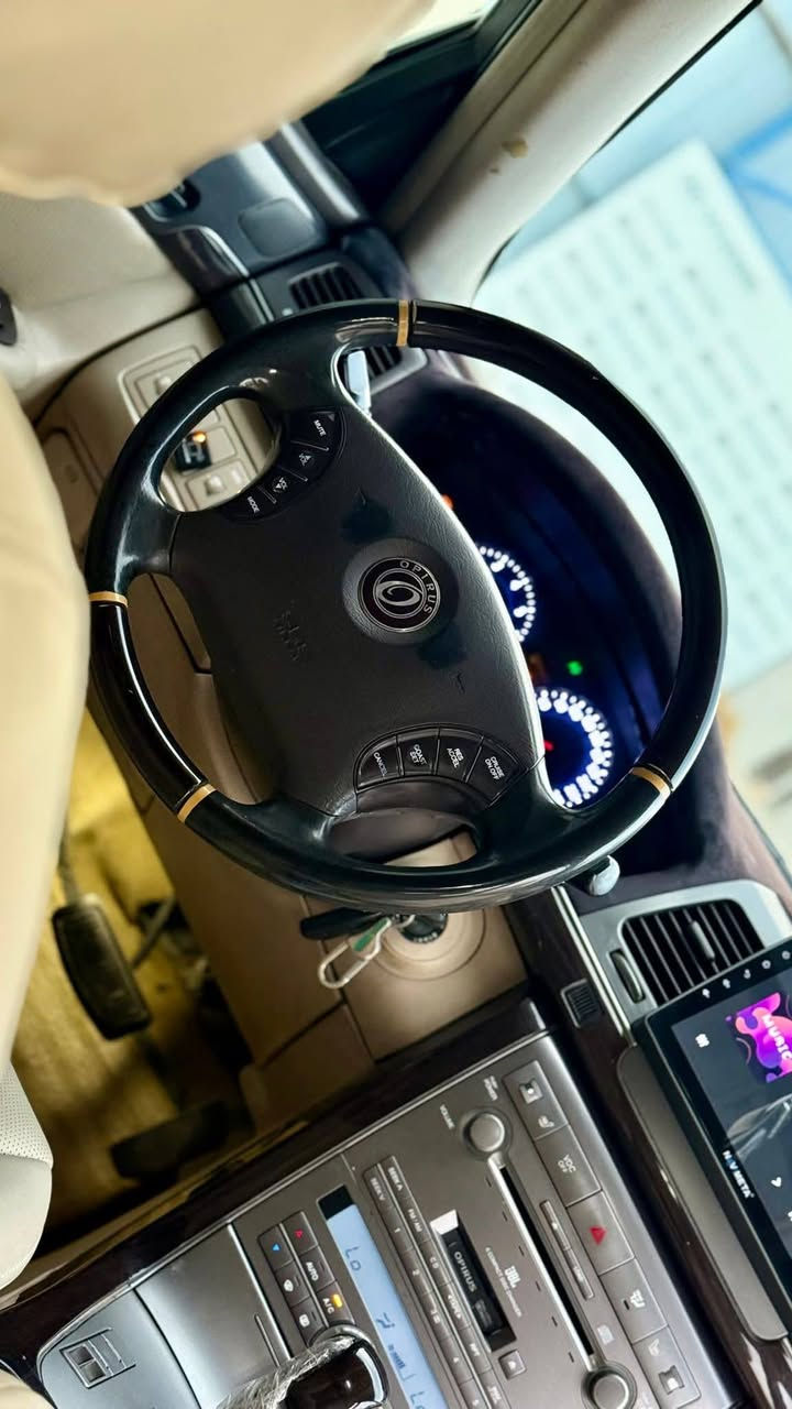 KiA opris Vip roya l بيع 

سيارة كورية وكل غراضها سوناتا واوبتما غراضها متوفرة وتفاليس
ملكي اعلى فئة لمتد رويال اصل كشنات بريميوم منفصل ٢٠٠٨ السيارة ماشاءالله مواصفاتها متخلص لمتد السيارة محدثة 2011 بجم وظهر كلش نادر تحصل هيج شي وارد خليجي جرس بال١٢٠.  
ترايها وقيادتها مثل المارسيدس ناعمة جدا سيارة اخت الزيرو كاملة بدون اي نقص ونصبتها بالشارع الرايح والجاي يباعلها محرك وكير مكفولات جدد بيها تراي ٢٠٠ شرط كير ٦ نمر V6 3.8L صاروخ 
حدادية تخم تاير جدد (غرفة ب الكامل جلد جديدة)كشنات سوفت قطن طبي وكشناتها حضن متحس بالطريق من تركبها غرفة زيرو وياها كتلوكات الشركة وسويجين من الوكالة
منظومة غاز بيها شديتها بيدي انسى الصرف تبريد ثلج بيانو دبل فان  قطعتين أمامي خلفي/شاشة كورية اصلية ابل كار بلي وكل المزايا بيها/فتحة سقف/لايت زنون ثلجي منظومة بلادي نهار عدسة كهربائية متحركة/حساس أمامي خلفي/هيتر ب المري/مري شفط وكهرباء/اشاير ب المري/دبل زجاج عازل صوت والحرارة كشنات كهرباء مع خزن وضعيات الكشن وتحكم كشن الراكب بصفحة الكشن/انارة عداد ليزري لكزز الوحيدة بهذا العداد/تدفئة ب الكشنات/كمبيوتر خلفي التحكم بكامل السيارة من وضعية الجلوس والتبريد استيرن كهرباء مع التحرك تلقائياً عند التشغيل/تحكم استيرن كامل كروس مثبت سرعة/سستم صوت بلادي (infinity)/صوت جدا نقي مع مضخم خلفي ستارة خلفية كهرباء /8 ايرباك داخلي نظام (ABS)/نظام مانع الانزلاق (ESB)/نظام الترحيب التلقائي /ثلاجة داخلية/المرايات تنزل تلقائياً عند الرجوع حساس الضلام من تغيب الشمس يشتغل اللايت تلقائياً/انارة داخلية محيطية/نظام مراقبة ضغط الاطارات (TPMS)/نظام تنقية هواء التبريد (Cluster lonizer)/حساس ضباب (Auto Defogging)
عند حدوث ضباب يشتغل التبريد تلقائياً على الزجاج الامامي/كاعيات الشركة والكتلوكات 

السياره باسمي + سنويه لل 2031,+ هزه جديده 
مكانها بصره / قضاء القرنه 
سعرها 98 
***********
