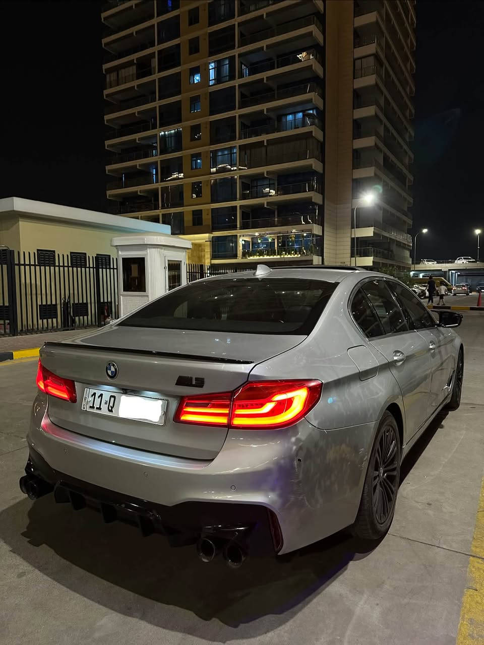 (( 210 ورقه بيع سريع )) 
BMW 530i فول مواصفات 2019 أمريكي 
فتحه كراسي كهرباء + مومري ستيرن كهرباء صندوك كهرباء شاشه جبيره 
حادثها سطحي بيها قطعتين وقطعه كلير  
السياره صدرها تايرات سيرفز كله جديد 
ماشيه 98 الف السياره كلش جديده 
(( صفر مسج كير مكينه شواصي مكفول ))
رقمها بغداد باسمي العنوان المنصور
***********
