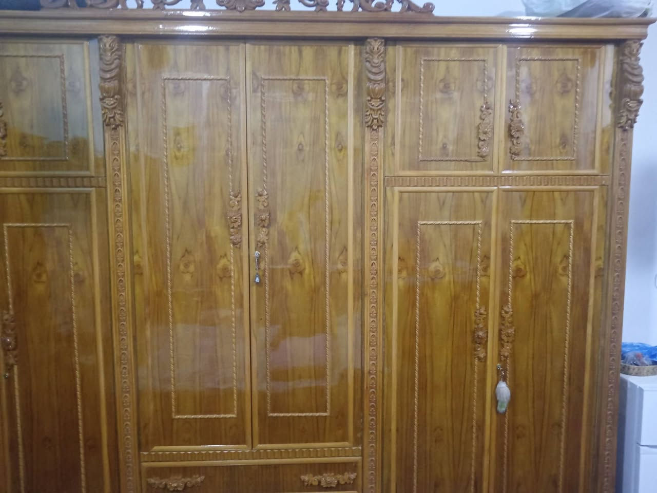 غرفه نوم ام سته بيبان طابقين تسكام صار شهرين من اشتروها  مكانها حي المعلمين الجديد  للاستفسار *********** السعر مليونين قفل
