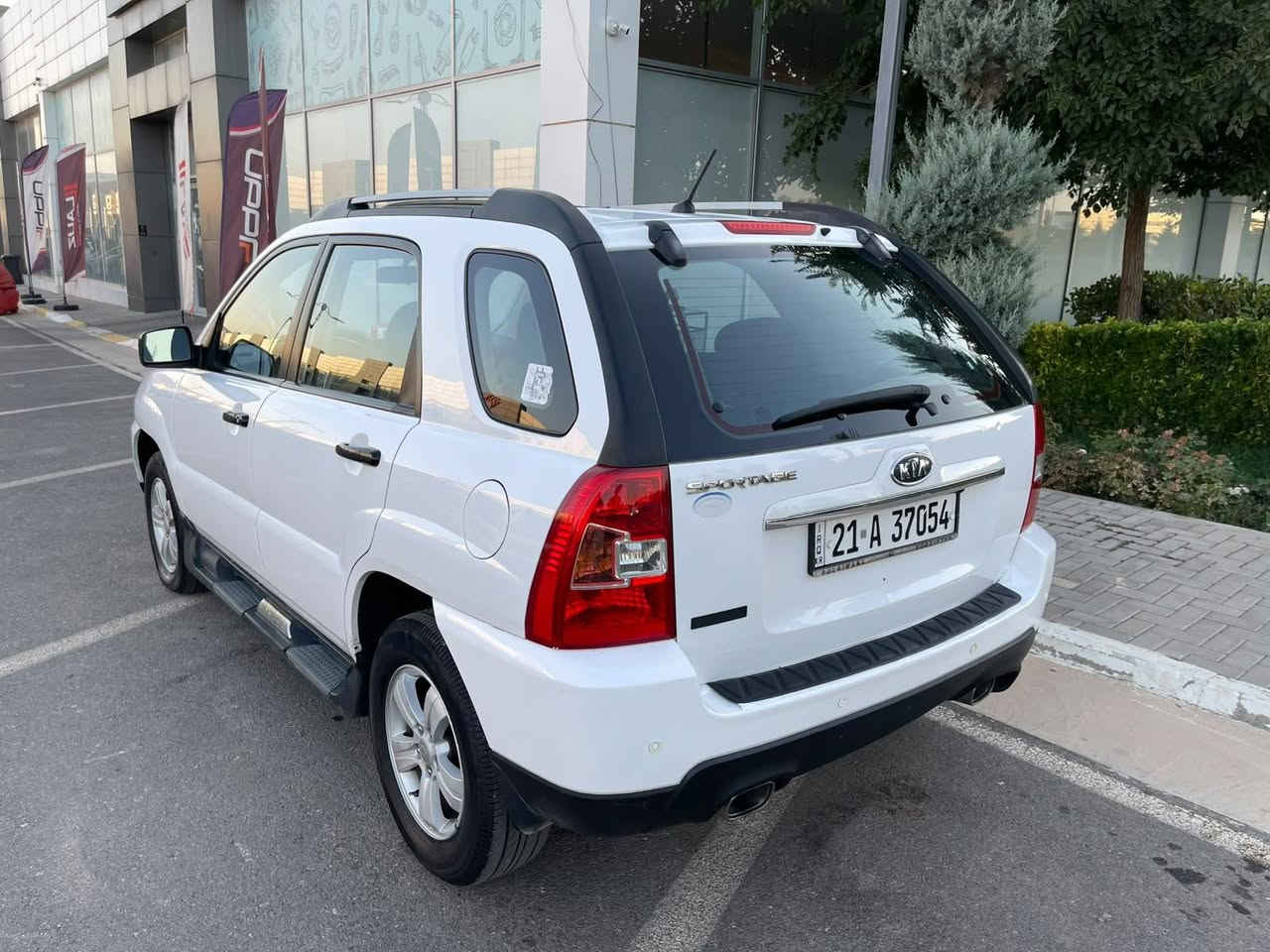 سبورتج ٢٠٠٩ فول مواصفات سلايد محرك ٤ اسلندر
كيرمحرك تبريد بشرط سنويه هزه جديده باسمي 
تخم تايرات جديد صبغ قطعه وحده بدون اي دواخل ولابارد السعر ١٠٨ العنوان السليمانيه 
*********** السليمانية, العراق
