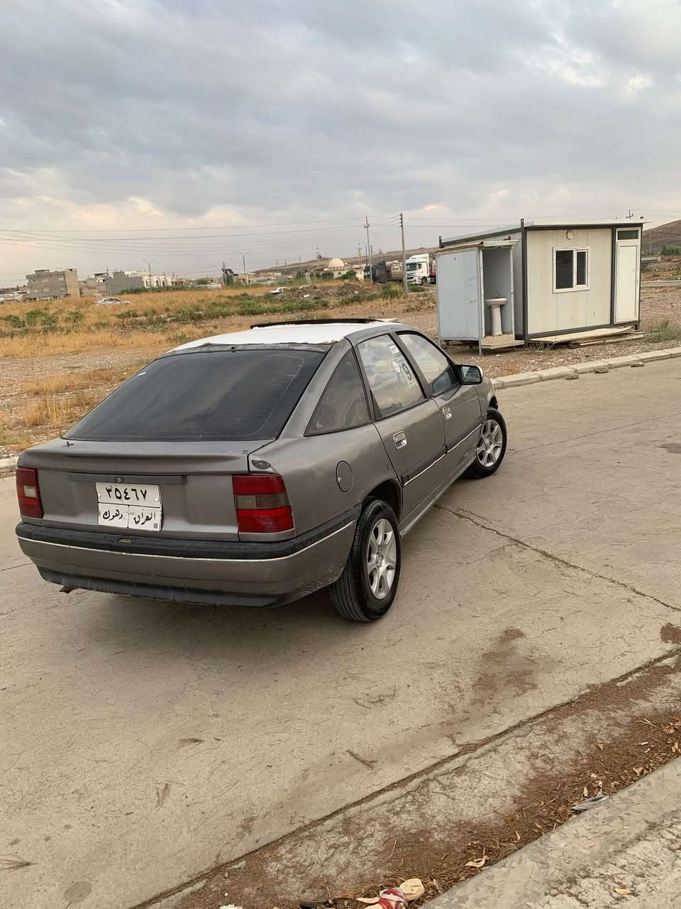 سلام عليكم وبل ڤيگترا موديل 1992
مةكينه 20 گير و مةكينه به شةرت يةك جاملؤغ سبوغه 
وةكاله تاحويل به شةرت چار طايه نوي لةساره 
ره قم ***********
مةكينه 20 و گير عادي ابشرط تحويل و وكالة 
ابشرط واحد چاملؤغ صبغ بدون دةواخل 
4طايات جديد 
ره قم ***********
