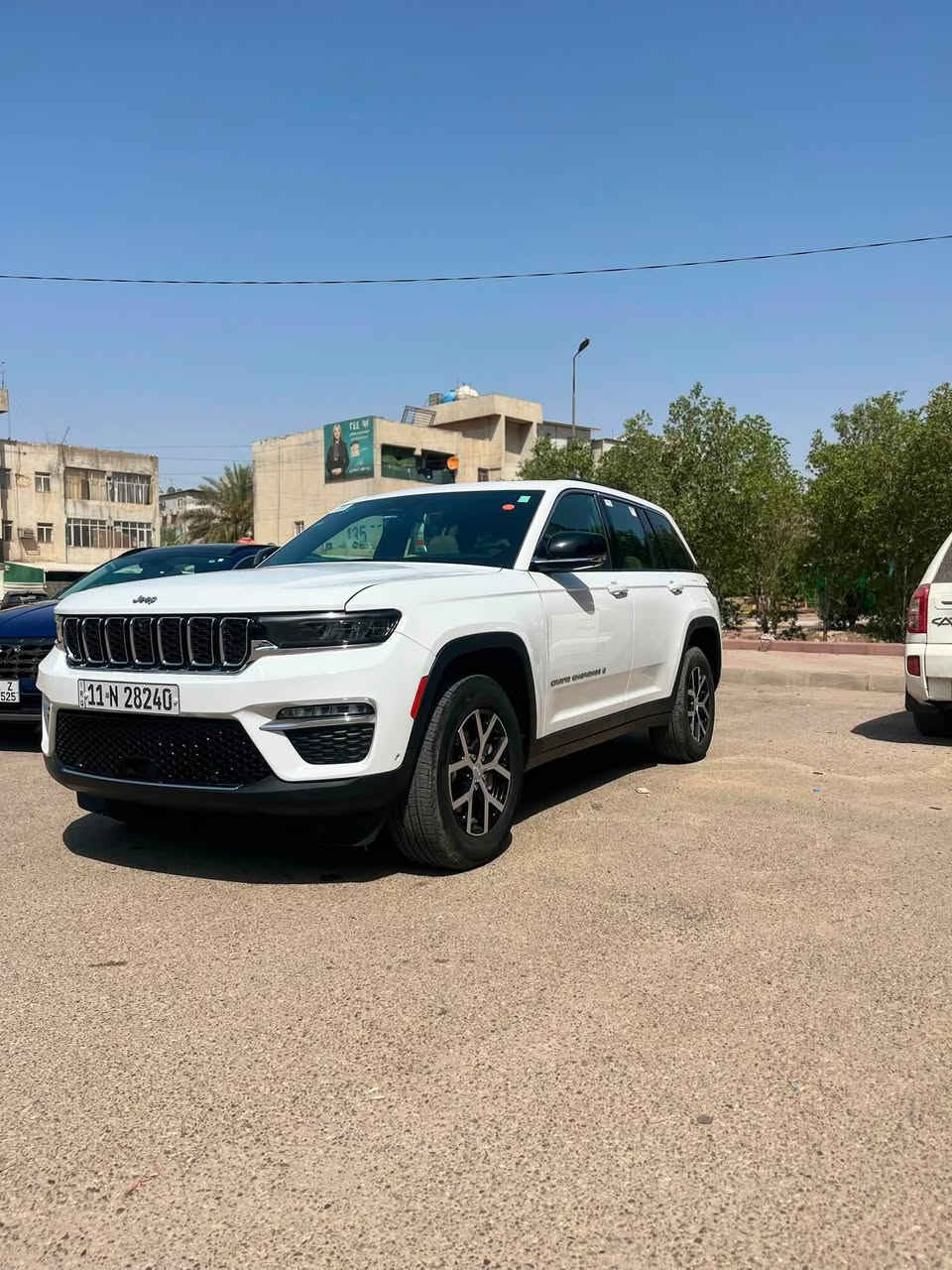 السلام عليكم ورحمة الله

السياره شهداء‼️‼️‼️‼️
باقيلها سنه و3 اشهر تصير حره ‼️‼️‼️‼️

للبيع Jeep Grand Cherokee 2025 Limited Plus 🇺🇸
🔹 الموديل: 2025
🔹 الفئة: Limited Plus
🔹 المحرك: V6 
🔹 السياره 5 راكب 
الموصفات
مقاعد جلد اوف وايت 
تبريد مقاعدامامية تبريد وتدفئة 
خلفية تدفئة
 خزن ميموري وضعيات المقعد 
 خمس كامرات محيطية 
شاشة كبيرة
رادارات وحساسات امامي خلفي جانبي
سلايد روف بانوراما على طول السيارة
تشغيل عن بعد 
مري وسطيه كأمره 
غسل الكامرات اوتو
تبريد منفصل 
كامرات 360 
5وضعيات قياده 
بردات خلفيه بلاديه
تحذير انحدار 
قياده ذاتيه 
تحديد مسار 
تحذير السرعه 
شاحن وايرليس 
ممشى السيارة 13 الف ونص 
والمري قلاب عند الرجوع والتعرف على الاشخاص كذالك 
وتشغيل البلاجكتور تلقائيا مع الكامرة عند الاستادرة
 
الحادث 3 قطع مبدله اصليه لون بدون صبغ جاملغ وبنيد وقبق جنطه بيها 3 أصابع بل خشم الشاصي الخلفي فقط 

السعر خابر وتدلل 

📍 الموقع: بغداد زيونه
📞 للتواصل: ***********
