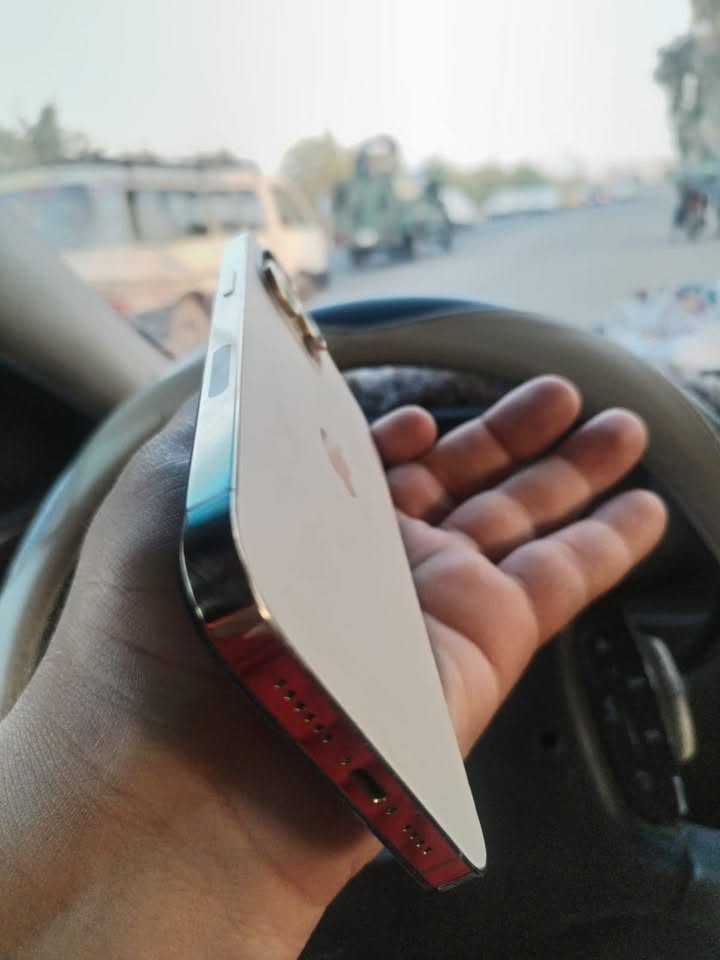السلام عليكم ايفون ١٢ برو ماكس مبدل شاشه درجه اولى و بطاريه معلايه ما اعرف مبدله للأمانه سعره ٣٥٠ مكاني تقاطع القدس ***********
