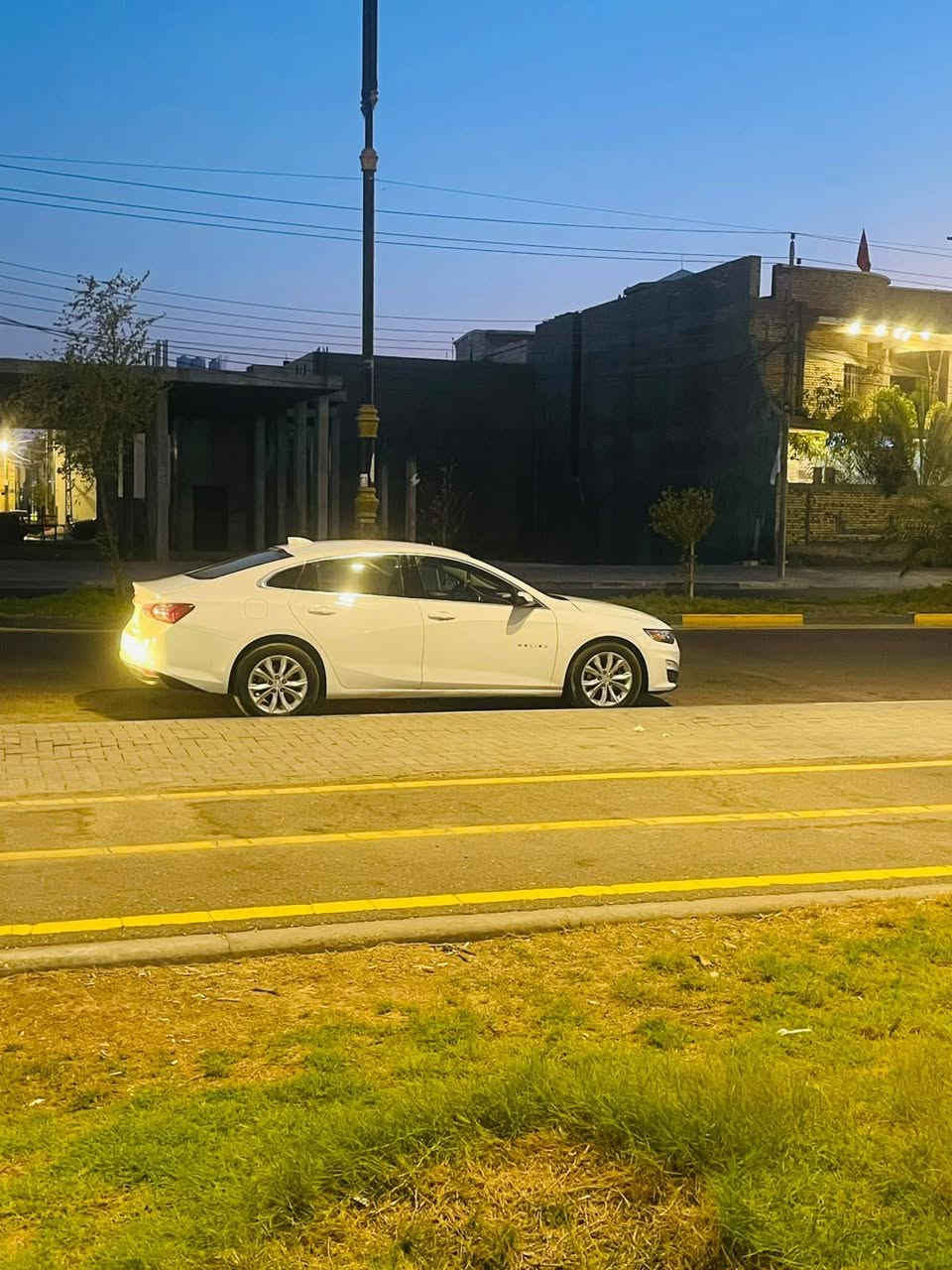 للبيع شفروليه ماليبو 2021 
السعر: 100 ورقة قفل - بيع مستعجل

مواصفات السيارة:
 •  كير ومكينة: مبدلات جدد وكفالة، 
 •  التبريد: فول بارد ثلج
 •  تخم تاير: جديد زيرو
 •  الحدادية: جديدة مصروفة عليها
 •  الكفالة: السيارة كفالة من الصبغ عدا مكان الرقم
 •  الضرر: مكان رقم كلير فقط، نسبة الغرق 50% مصلحه
 •  الرقم: معوقين، باقي 8 اشهر فقط وتتحول باسمك مباشرة
 •  الحالة: السيارة نظيفة كلش، جاهزة للشغل بدون صرف
 •  الاضافات: سنتر لوك، شاشة، كاميرا رجوع، تحكم ستيرن

العنوان: البصرة - شط العرب  
للاتصال: ***********

ملاحظة: الشراي الجاد يتصل فقط، رجاءً بدون كسور بالسعر لان السعر نهائي وبيع مستعجل. البصرة, العراق
