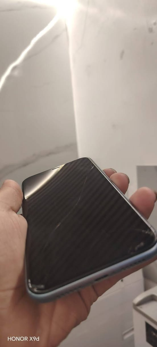 ايفون XR ١٢٨ • بطارية ٨٠٪ • فيس ايدي معطل