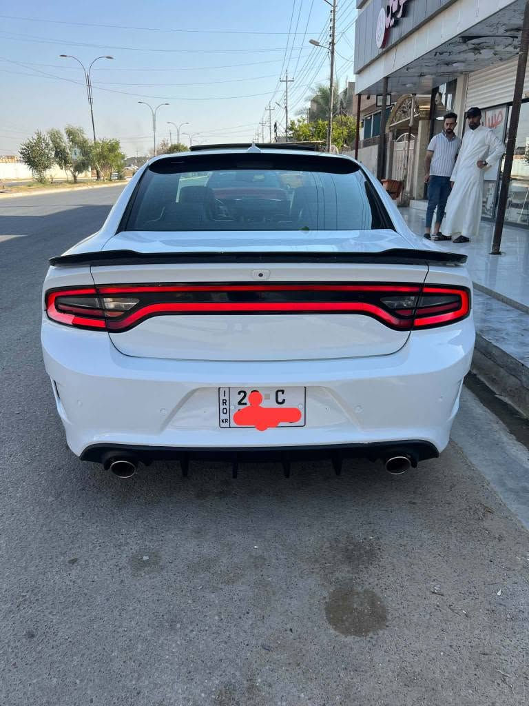 السلام عليكم
جارجر 2018 sxt plus
فول السياره فتحه كشن تدفة تبريد جلد ابيض
ماشيه 80 مايل 
سنويه 2027
داخله كلين هنا صاير بيه
تبديل جامرلغ سكن بلاد مع صبغ قاعدة الدبل
جامرلغ السكن بي شبر صبغ
باب سايق باب سكن معيرات فقط
منظومة جكات عليه
دبات ع ريمونت
سقف روزرايز
دركة رياضي،*********** كركوك, العراق
