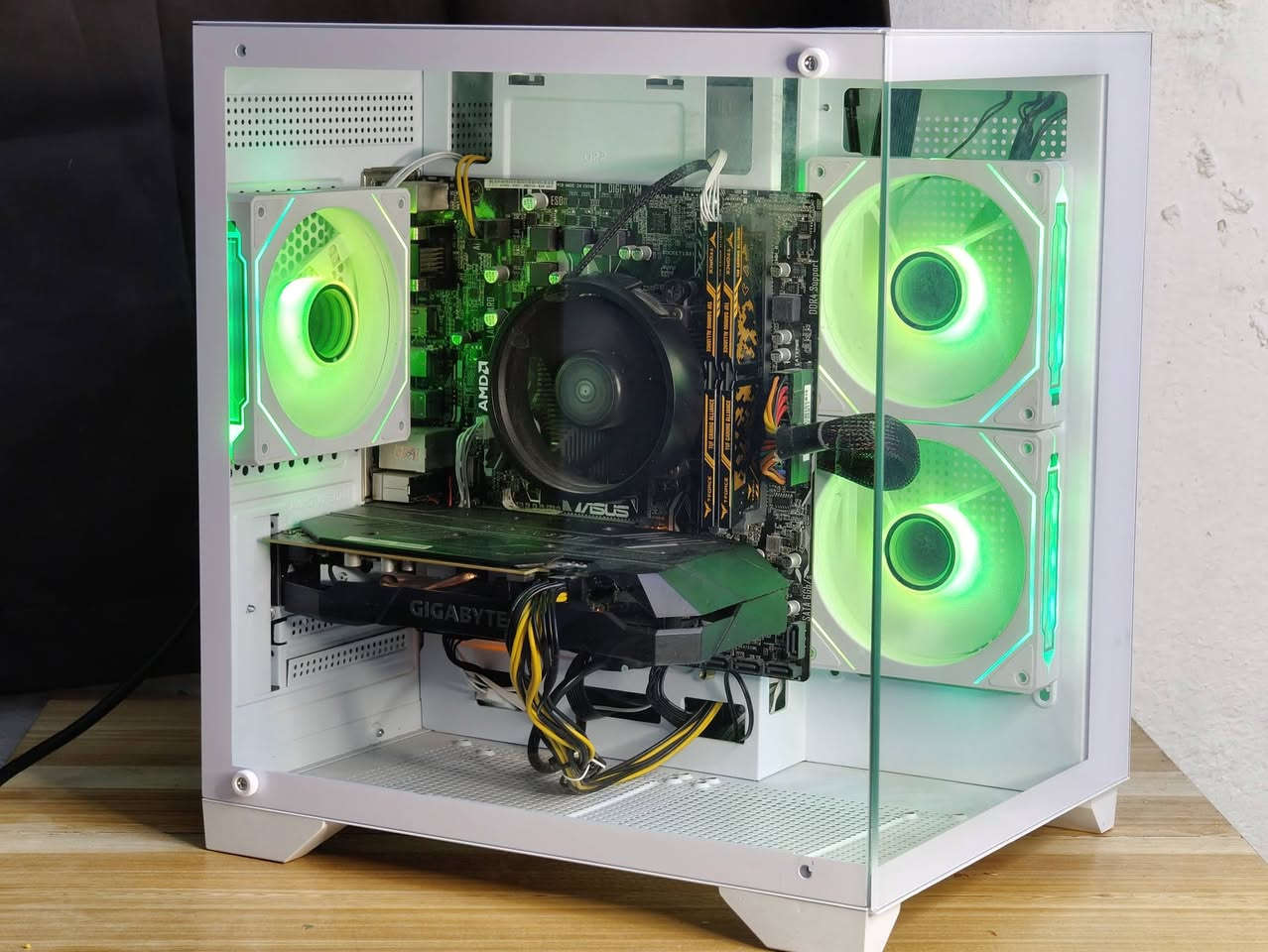 السلام عليكم 
تجميعة للبيع بمواصفات قوية و نظيفة مع ضمان حقيقي 🌟
💠GPU: Nvidia RTX 2060 6G Gigabyte
الكرت نظيف والحرارة 70ـنات تحت الضغط
💠CPU:  R5 3500 6C 6TH 
💠Cooler:  Ryzen cooler الأصلي 
💠M.B: A320m Asus Prime 
💠RAM: 16GB 8x2 ddr4 3200Mhz T.force TUF GAMING جديدة
💠STRG: m.2 SSD 256GB 
💠P.s: 600w aigo 
💠Case: Glass White case with 3xfan ARGB
WITH RGB Remont Control

ضمان الحاسبة اسبوع 
شرط الضمان تربط على UPS لحماية القطع 
السعر مناسب جدا 665 الف دينار (665,000) فقط
( كيس فقط بدون ملحقات )

تتوفر ملحقات بسعر جدا مناسب

📍الموقع بغداد مدينة الصدر قطاع 23
🚚 يوجد توصيل لجميع محافظات العراق 🇮🇶 
 هـ ***********  📞
