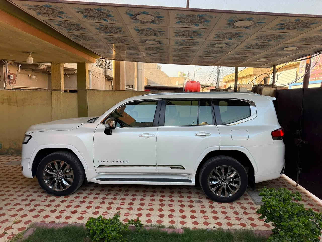 لاندكروزر  VXR موديل 2023  تيربو .. مواصفات . داتا شو ابواب شفط سلايد استيرن كهربائي تبريد تدفئة بالكشنات  رادار لايت عدسه متحركه  4 كامرات محيطيه كشنات كهربائي الاماميه ولخلفيه سماعات JBL بعد هواي بيها مواصفات ل VXR تجي فول مواصفات . سياره كفاله بشرط الفحص اي استفسار  ***********
