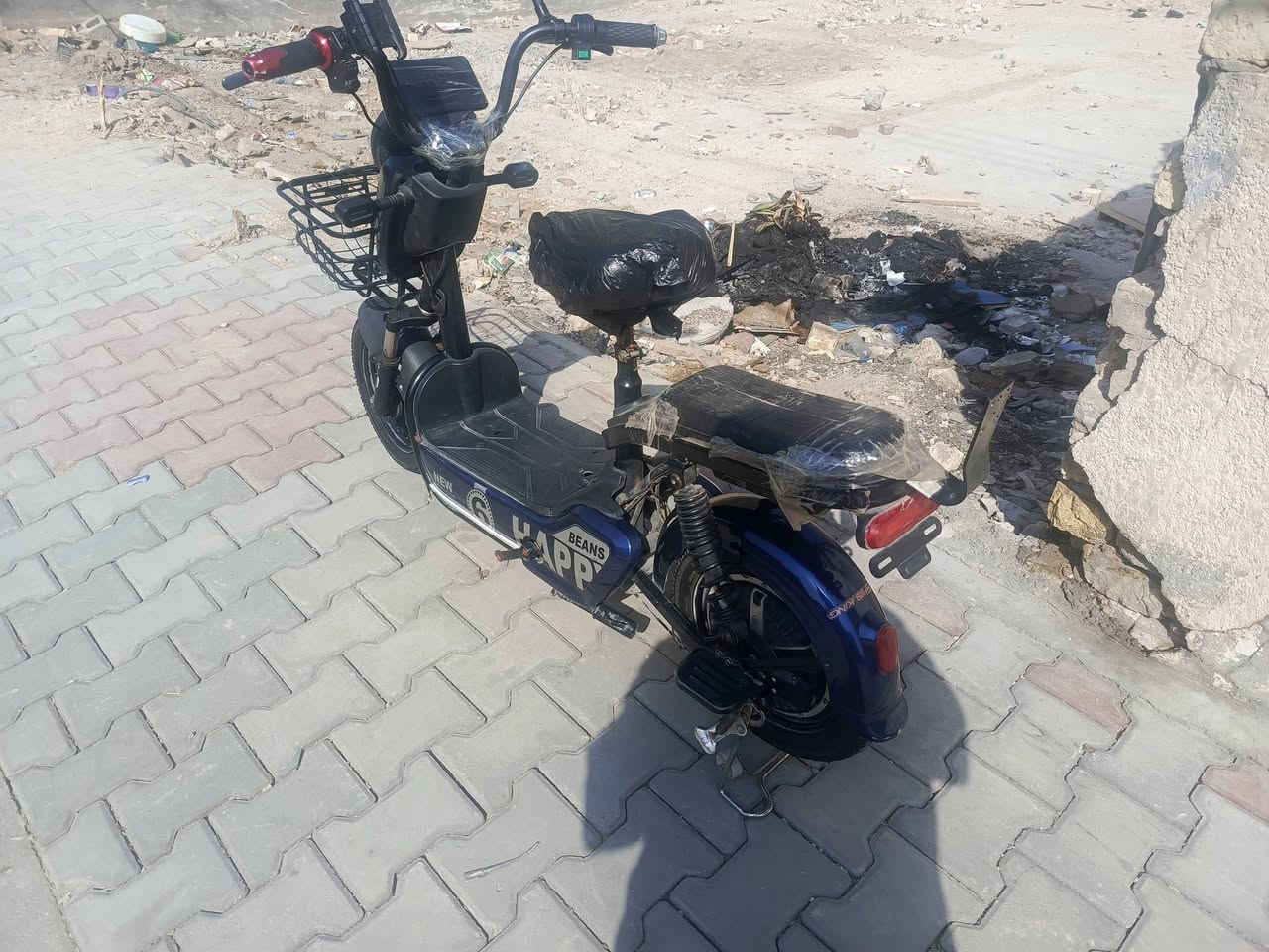 دراجه حجم صغير سرعه 70كاملة بدون نقص بطاريات جديدة السعر 200الف لاتصال على رقم ***********
