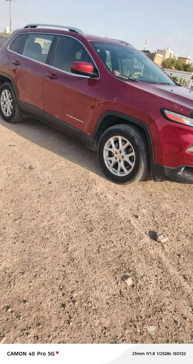 السلام عليكم جيب بزون وارد امريكي  موديل 16 رقم بغداد محرك 2400 حادثه باب السائق والور الصور الحادث عندي السعر 105 وبيها مجال  ترهم بيع لو مراوس حسب القناعه هذا رقم ***********
