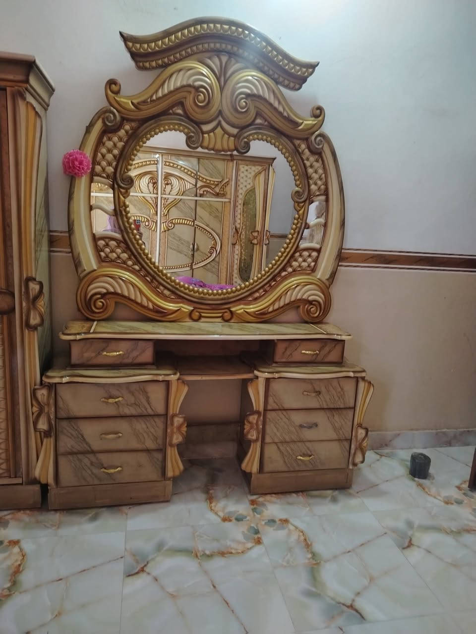 ألسلام عليكم غرفه نوم للبيع جديده السعر 800مكاني ديالى الخالص ***********

