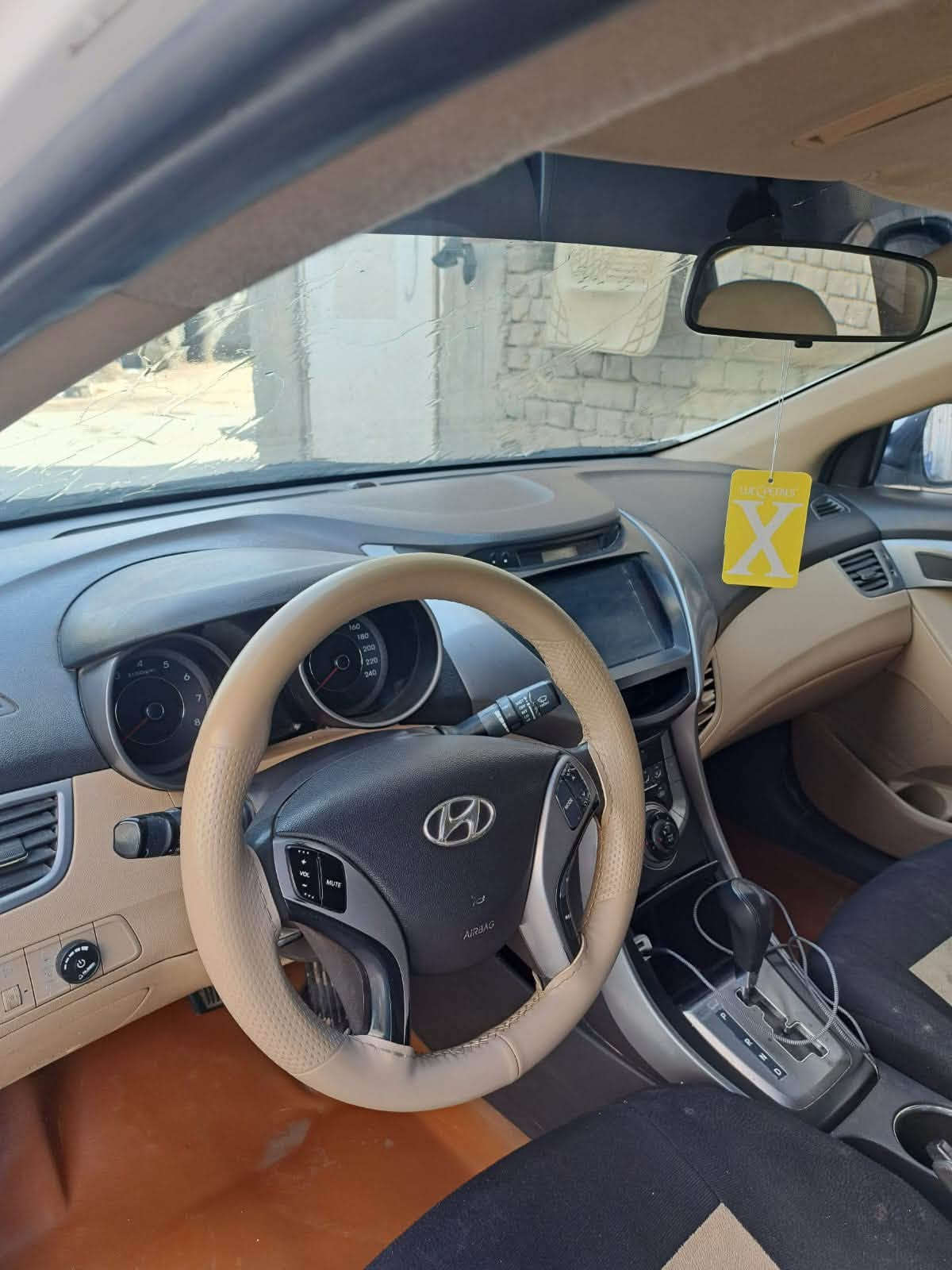 ‏سلام عليكم سيارة النترا Hyundai للبيع موديل 2013 ضرر قطعتين فقط  بدون دواخل ولا ايرباك السيارة حلوه بمعنى الكلمه بسمي ومنضومه غاز تركي السعر 100 وبيها مجال للاستفسار الاتصال على ***********
