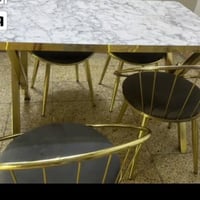 ميز طعام للبيع نظيف ومابي اي ضرر  ب225 وبي مجال  السيديه  07810267034