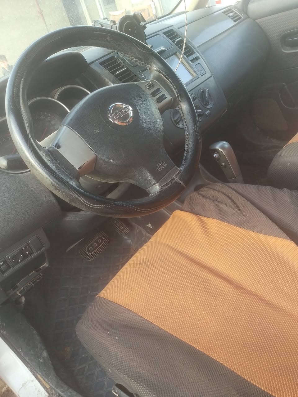 نيسان تيدا • اوتوماتيك • ٢٠٠٩