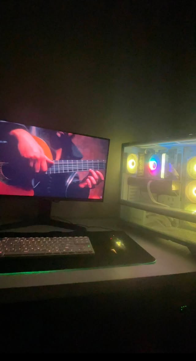 يا الله سلام وعليكم سيت اب كامل للبيع
GPU 5060 asus prime 8gb 3fan
CPUI3 12100f
RAM 32 gb corsair vengence
M.B:ASUS PRIME B760MK
P.S.U: segotep 750W white
Case: Xigmatek Endorphin WD Arctic Mid Tower 
كيس مع اربع فانات  ARGB
STORAGE: 256SSD 256M.2
MIC TONOR:Q9S مع ستاند
HYPERXCLOUD2 متضرره بدون ادبتر
KEYBOARD:REDRAGON
MOUSE:FANTECH X11
MOUSE PAD RGB
UPS 2000VA KSTAR
MONITOR:HISENSE 2K 240HZ ips 
JOISTICK:FANTECH WPG125 REVOLVER 3
ميز gaming تفصال MDF تركي مع رف ups مع رف كيبل مانجمنت
كرسي gaiming 
ملاحظه: ما ابيع قطع وما ابيع كيس فقط
بغداد الدوره البوعيثه 
***********
السعر:مليونين و 300 الف مجال بسيط جداً
