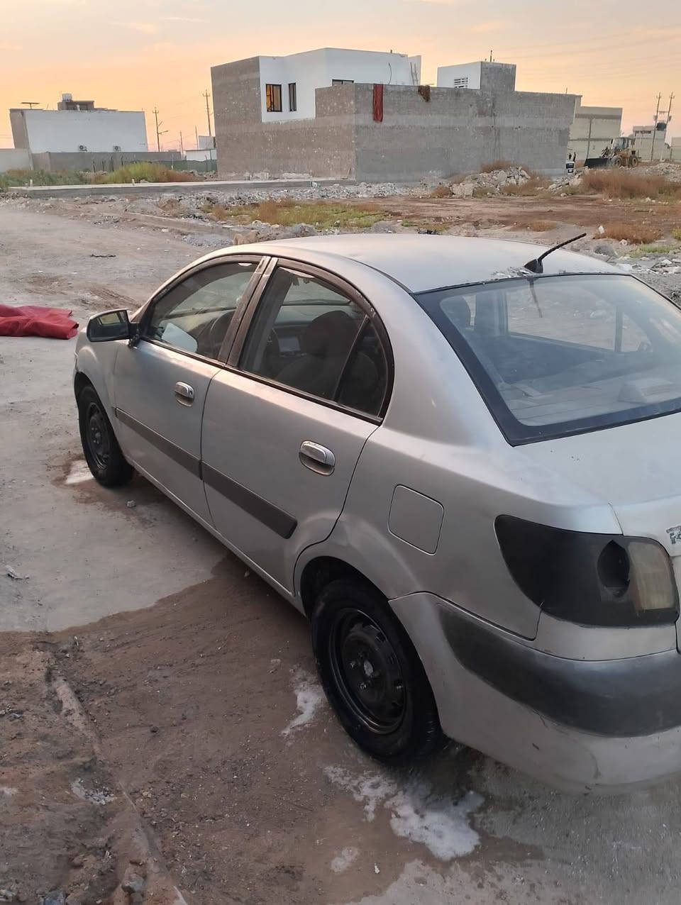 السلام عليكم كيه ريو مديل 2006
كير عادي محرك لف 1600 سياره ضربتها جملغ خلفي 
والعراق جملغ اماما بدون دواخل سياره لا شاصي لا لغد لا حوض سياره مكانها بغداد قرب هزه المرور الحسينيه سعر 50وبيه مجال رقم

***********
