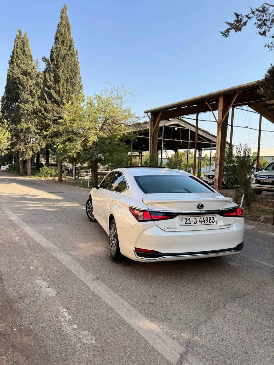 Lexus 2024 ES300H 
Hybrid
سەیارەکە فول مواسەفاتی خلیجیە 
ناوقەیسی و بەسمە 
پێش و دوا حاسە 
شاشە و کامێرە و کار پلەی 
پەردە
زۆر مواسەفاتی تر 
سەیارەکە پێش و دوای کەپسە ئیرباگی نەتەقیوە ڕەسمی حادیسەکەشی هەیە 
٢ پارچەی بۆیاخە چەمەلەخی دواوە و سنوق بێناوگرتن 
گێڕ و مەکینەو تەحویل و غەرامە بە شەرت 
نرخ:٢٦٥
*********** السليمانية, العراق
