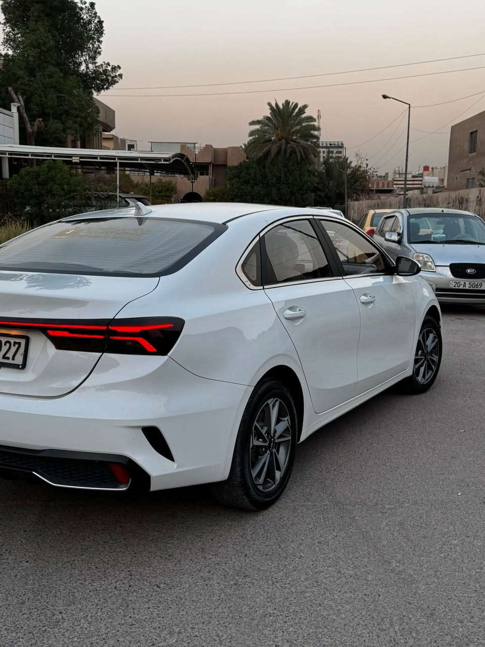 سلام عليكم للبيع k3 خليجي
كفاله عامه من الضربه والصبغ والبارد 
السياره ع وضع الشركه 
فول مواصفات 
ماشيه 44 
كير مكينه كفاله 1500cc
رقم سليمانيه بأسمي
مكاني بغداد 
رقم ***********
السعر 133
