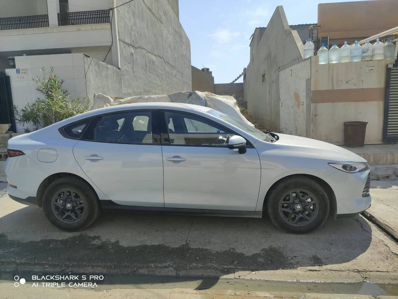 BYD 2025
رةنگى سمنتى داخل زيتونى سةيارةكة كليتة 40km رؤية هةموو شتى بةشةرت سعرى 138 مجالةكى كةم 
***********
هةواير أربيل, العراق

نص مكتوب في الصور:
- BLACKSHARK 5 PRO AI TRIPLE CAMERA
- BLACKSHARK 5 PRO
- AI TRIPLE CAMERA