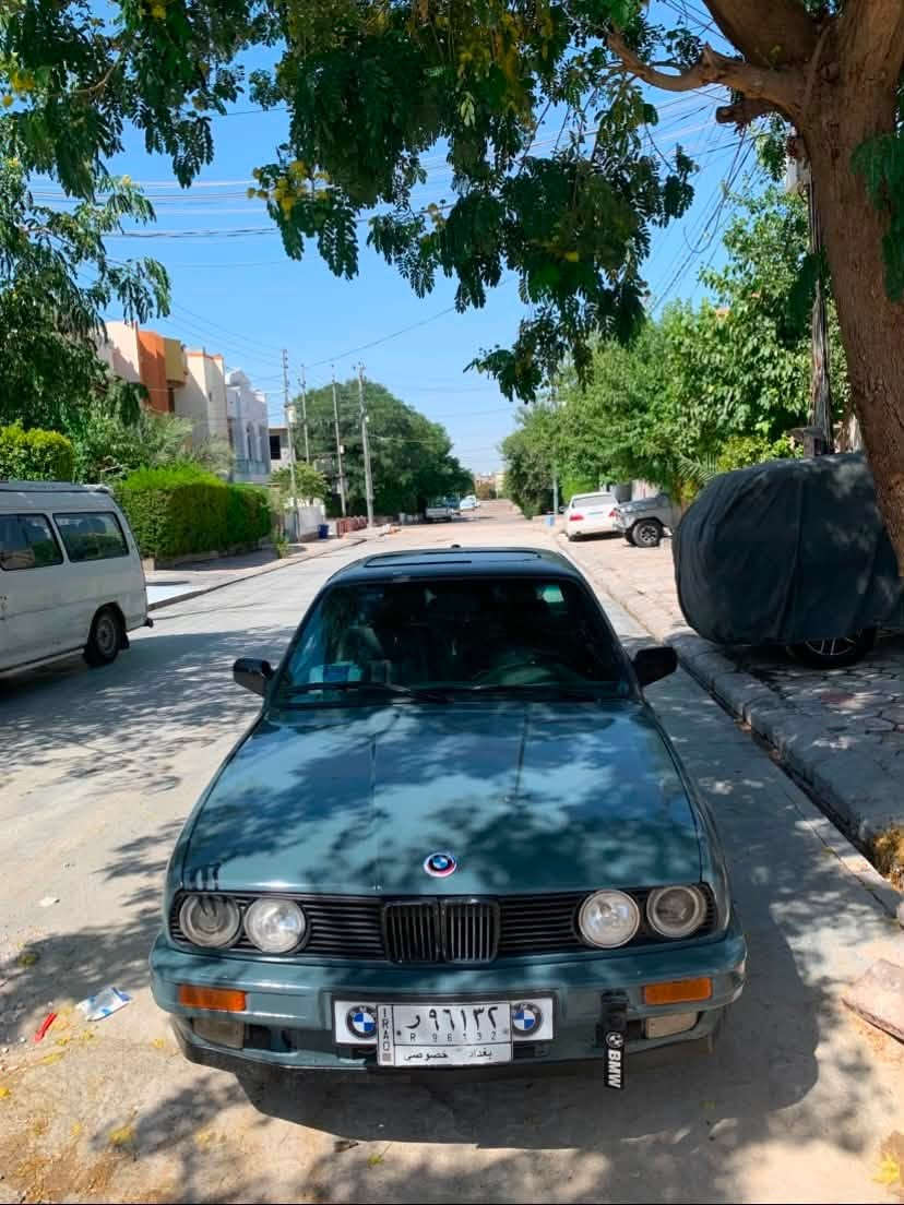 BMW زعرا
مۆدێل. ١٩٩١ 
قفل ئەکسل 
  بۆ جوانی بۆیاخ کراوەتەوە
گێڕ و مەکینەی بەشەرت 
 بێ سەرف بی بوخار 
مەکینە ٥٢٥ یی فەل 
گێر عادی
سەنەوی سەوز 
 شویـــن کەلار 
 
 ژ.م.   ***********
