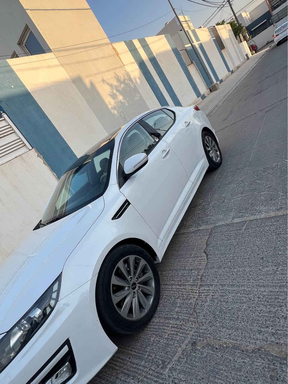 ا كيا أوبتيما خليجي  السعر 84وبيه مجال 
-موديل 2014 VIP بنوراما 
-فول مواصفات بيه 4 قطع صبغ بدون دواخل 
-تحم سترين جهتين 
-مري شفط
-تبريد قطعتين
-لدات امامي خلفي 
تبريد خلقي -
-حساست امام خلفي
-ويل كروم 
-تخم تاير
-باتري جديد 
-مكينه 2400 دووش 
-تبريد شغال
وبعد موصفات هواي         
 رقم أربيل الماني  الأستفسار *********** النجف, العراق
