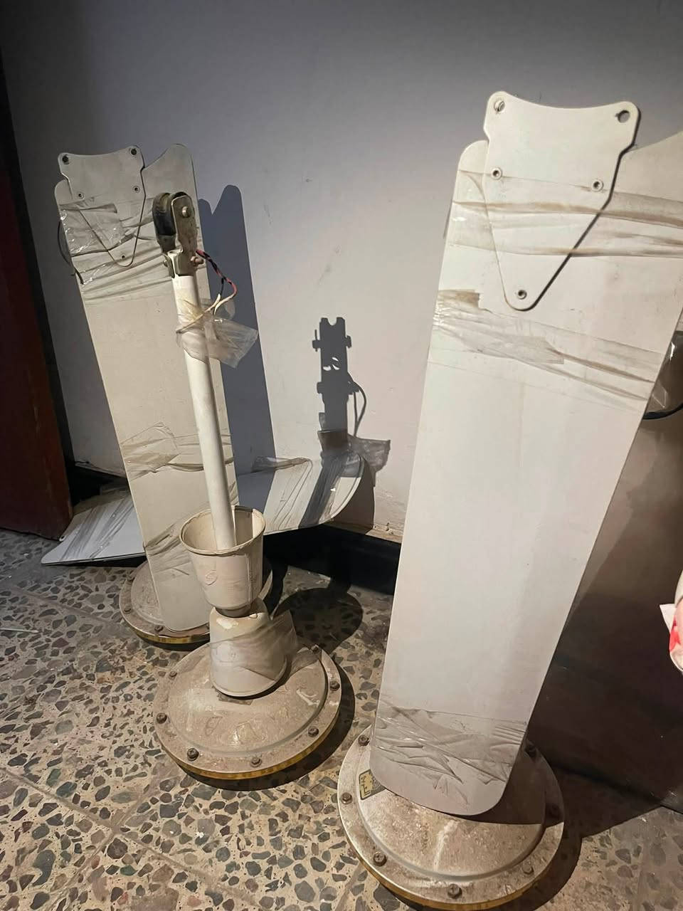 اغراض منزليه للبيع
طبلات ٢٥ الف
بنكات سقفيه ١٥ الوحده 
مكنسه كهربائيه ٣٠ الف 
تيبلام زوج ٢٠ الف 
مكاني نفق الشرطة 
رقمي ***********
