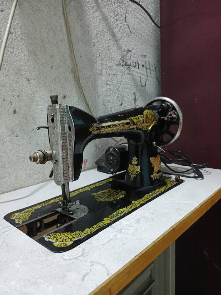 ماكنة خياطة الفراشه مع  الميز شرط الشغل العنوان بصرة حي الاصدقاء0السعر 50رقم الهاتف *********** البصرة, العراق
