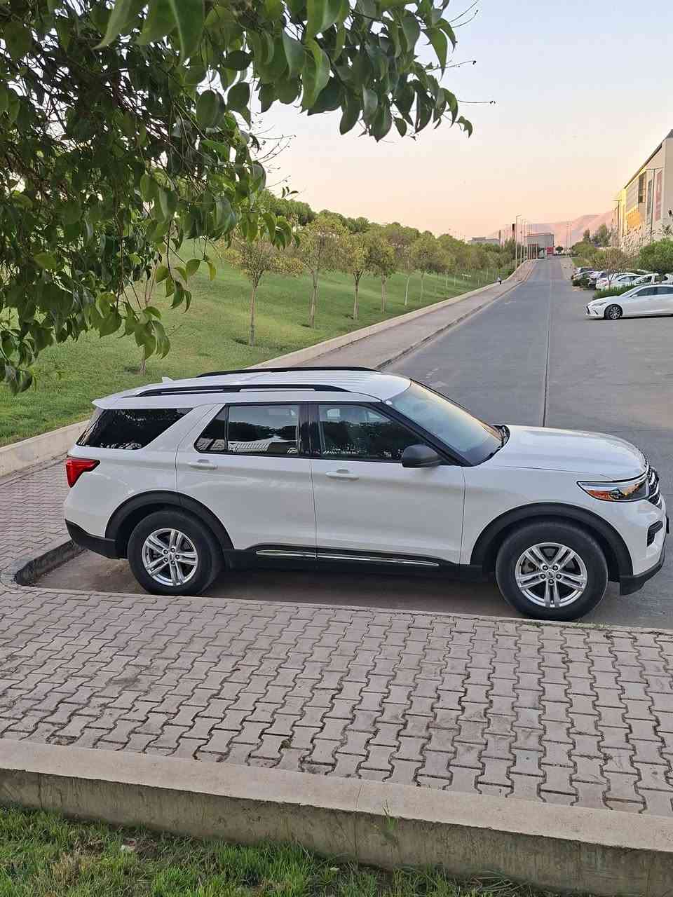 ﷽
Ford Explorer 2023 XLT 
   السيارة بدون صبغ بدون تبديل بدون ايرباك حتى دعاميات مابيها صبغ.  مرقمه جاهزة   بسمي السيارة مكاني سليمانية 

الموديل : 2023

اللون : ابيض 
السعر : 265

العداد : 44 ميل 

حجم المحرك : 4 سلندر ( 2300 توربو )
 
  
المواصفات : XLT  

بصمة تشغيل 
بصمات ابواب 
شاشه سوني لمس  
كراسي تدفئة 
كراسي امامي كهربائي 
صندوق كهربائي 
حساسات خلفية
لد امامي وخلفي 
بصمة ترحيب بلاجيكتور
تبريد خلفي 
عدد المقاعد (7) راكب
ويل حجم كبير (20)
رادار  امامي وخلفي 
كاميرة خلفية 
كشافات
اوتو ستوب بعد هواية مواصفات السياره حيل نضيف جاهزه مابيها اي نقص بشرط كير محرك تبريد كله بشرط  مكاني سليمانية للإستفسار *********** سعر 265
