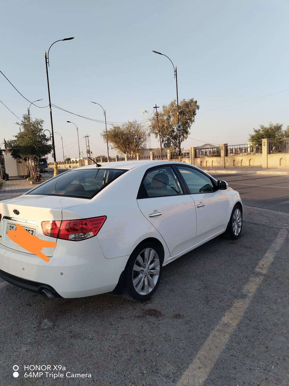 (سلام عليكم للبيع سيراتو ٢٠١٢ رقم سليمانيه شرط التحويل سياره مكفوله من صبغ بيه بس بارد ماشيه ١٨٦ سنويه ٢٠٣١ بس الهزه ساقطه مري شفط حساسات اشاير بالمري مكينه ١٦٠٠ محرك كير شرط تبريد ثلج كهربائيات كلها شغاله) للاستفسار الاتصال على الرقم *********** السونار موجود بصور السعر ١١٠ وبي مجال مكان السياره سامراء
