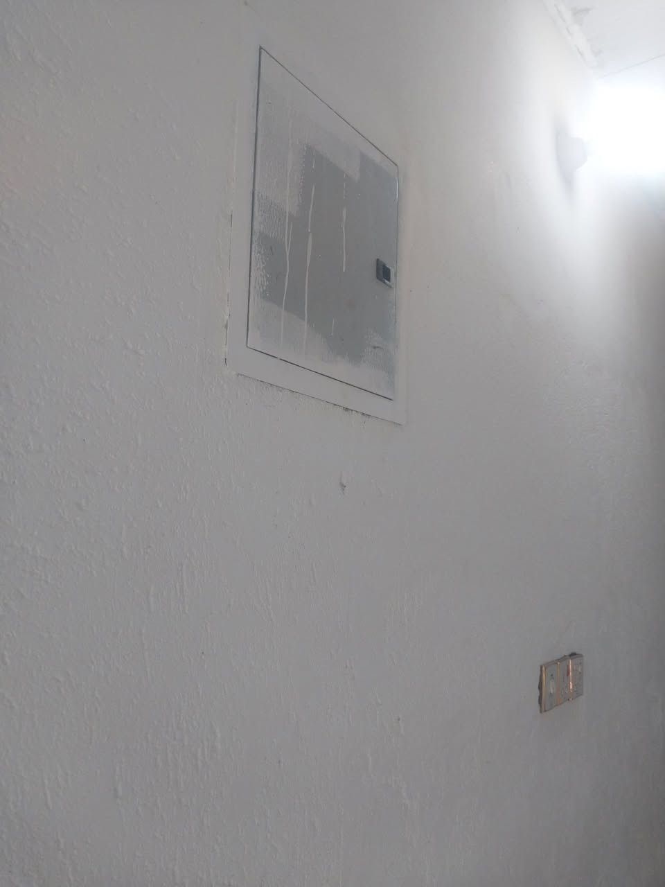 بيت البيع مساحته ١٣٥ بناء صار سنه ونص جديد بنزله صيدليه نخله ثاني فرع عن شارع بيت جاهز شراي يراسلني واتساب لو اتصال بخدمتكم ***********
