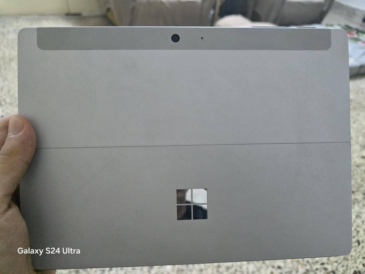 السلام عليكم لابتوب surface go ( الجيل الاول )
معالج ويندوز 10 pro 
وباقي المواصفات موجوده بالصور 
السعر ١٦٠ وبي مجال 
***********
