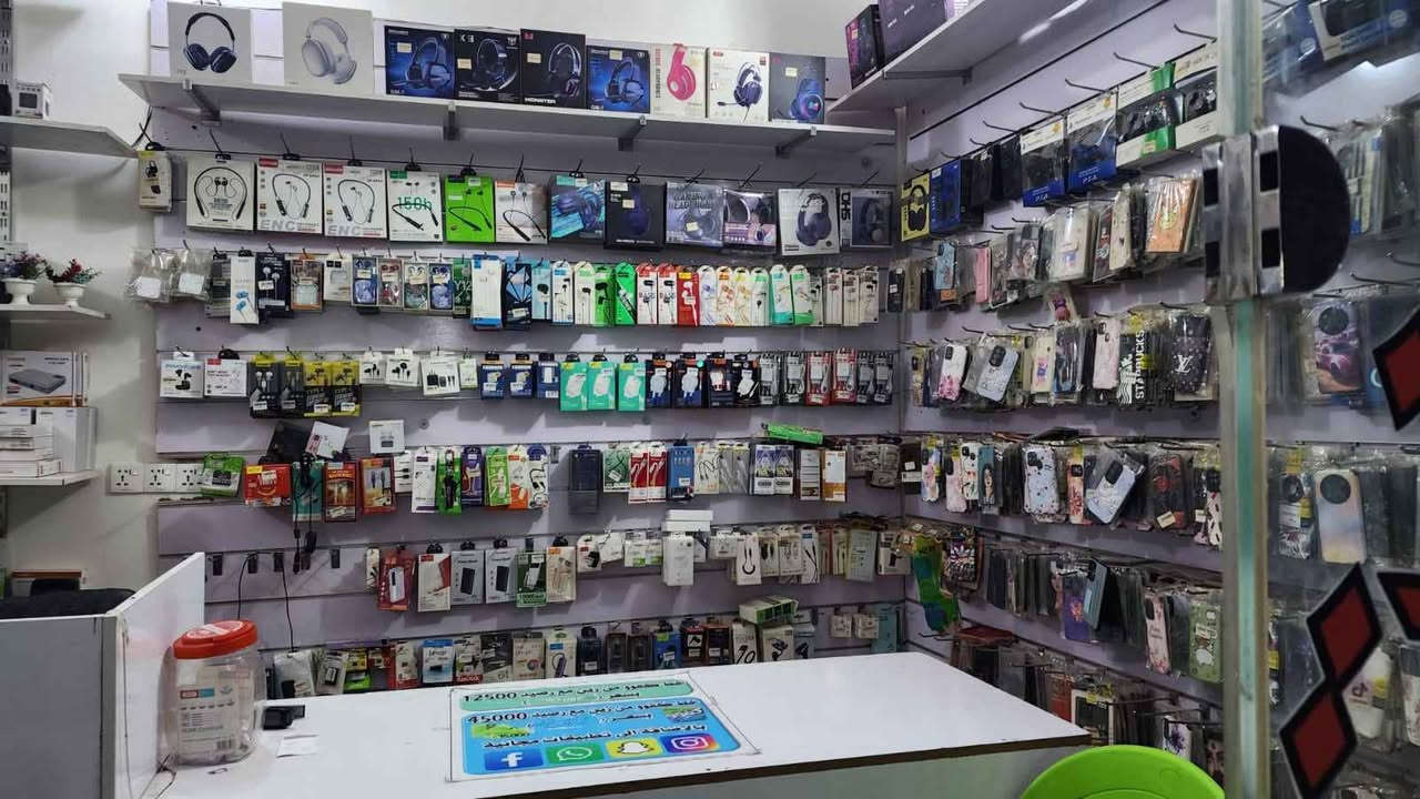 السلام عليكم 
محل اكسسوارات وصيانة موبايلات كامل مكمل من اكسسوارات وغراض صيانه موبايل ومواد احتياطيه 

سبب البيع عدم تفرغ لان طلع تعيني 
للاستفسار الاتصال على الرقم 
***********
*********** عين التمور, كربلاء
