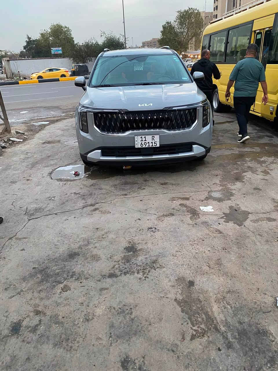 كرنفال موديل ٢٥ هايبرد بانزين فول الفو ل بس بدون فته وبدون ايرباك سياره حدثه فقط صندوك بدل وبقي سياره مكفوله من كلشي العنوان بغداد 
***********
