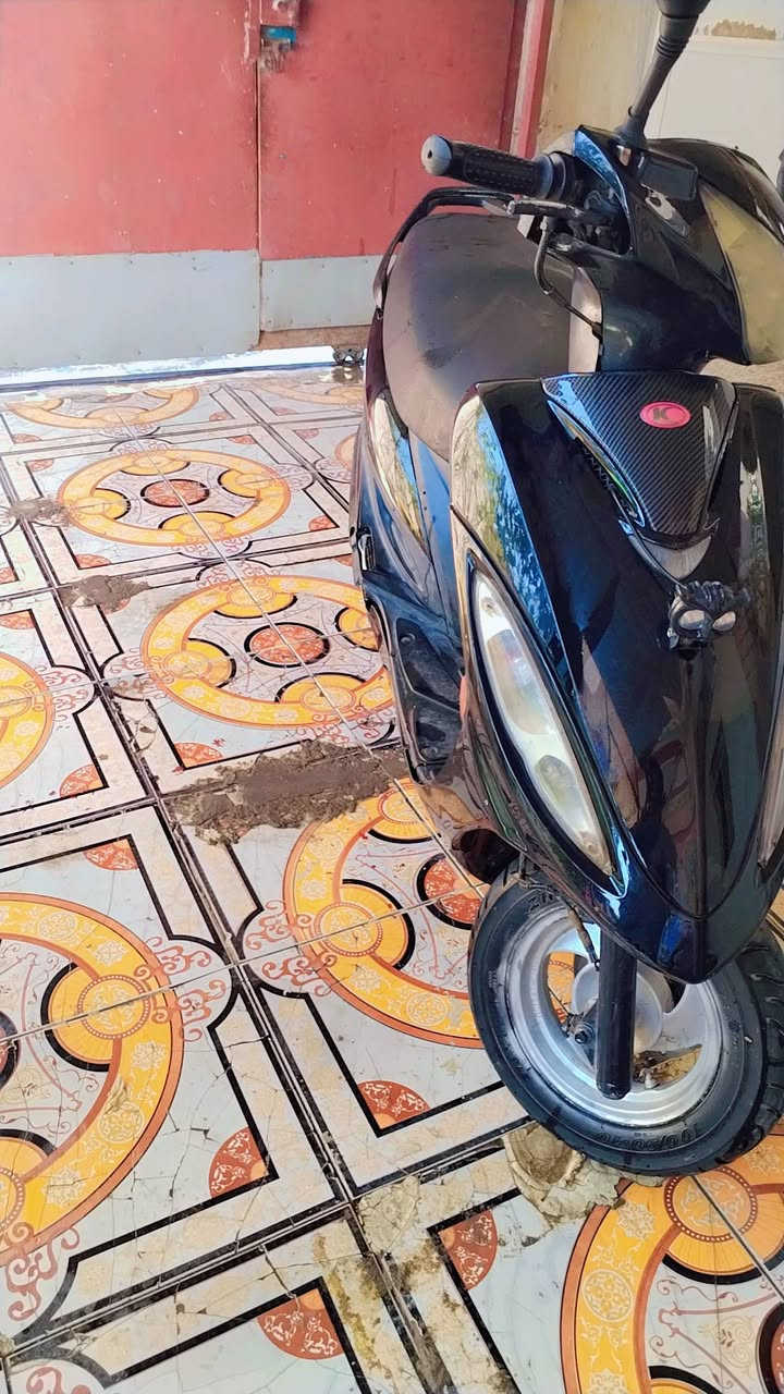 كامكو محرك حاويه كفر جديد
جاهزه وما ناقصهه شي 
السعر ٦٥٠
***********

