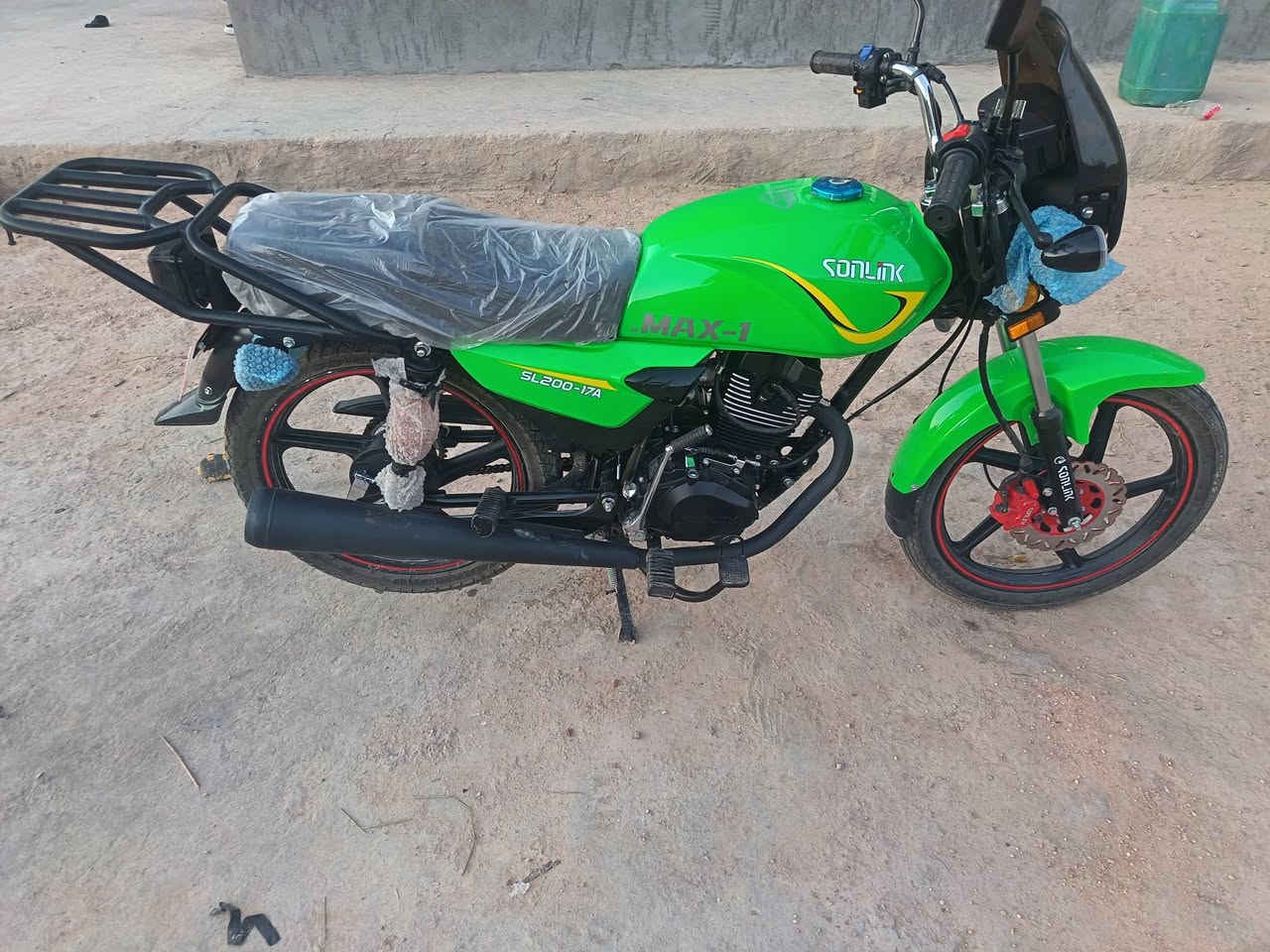 سولنك لبيع 25 مراوس نضافه فول مكفول شركه أوراق بصمات.سويجات ماشي 600 شراي يتفضل وهاذه رقمي***********
