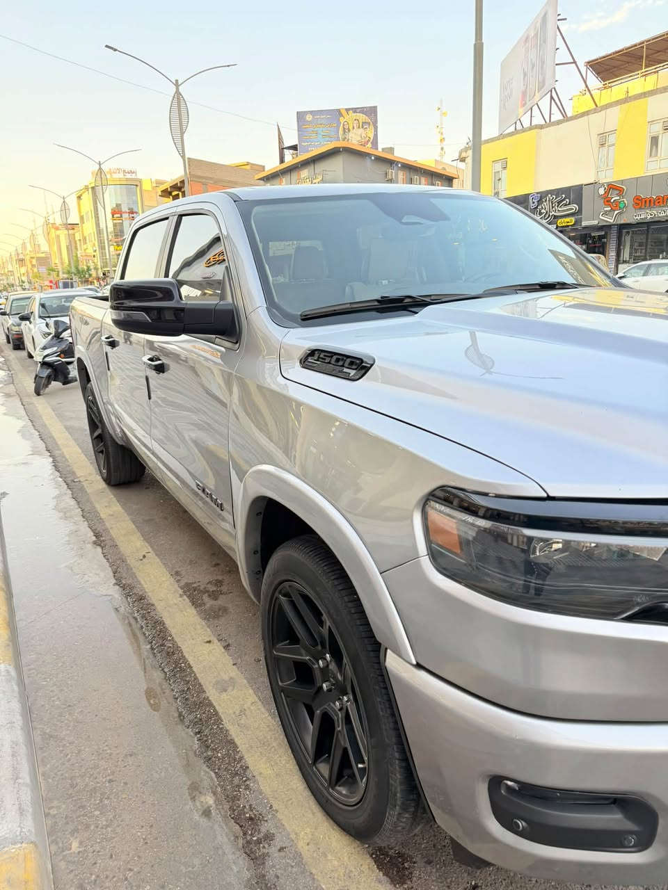للبيع RAM 1500 LARAMIE 2025 - فل مواصفات
ماشية 45 الف كيلو فقط 
وارد امريكي ( ضرر سطحي ) 

وحش الشارع انظف واعلى صنف بفئتها طلب خاص 

المواصفات:
المحرك الجديد 3.0L توين تيربو  

كير 8 نمر + دفع رباعي 4x4 اوتو + 
جلد فاخر لون ملكي مع تطريز مطعم بالشامواه الفاخر
مقاعد كهرباء / تدفئة / تبريد / مساج 24 حركة
شاشات: 14.5 انج وسط +12 انج عدادات + Head Up Display
سماعات Klipsch الاصلية 23 سماعة
بانوراما + مراية ديجتال + شاحن وايرلس
ويل 22 انج 
امان فول:
رادار Adaptive Cruise + حافظ مسار Active Lane
360 كاميرا 
نقطة عمياء + بريك اوتو + قراءة علامات

التفاصيل:
اللون: رصاصي سلفر 
الموديل: 2025
الماشية: 45 الف 
الرقم: اربيل  بأسمي - تحويل مباشر 
الحالة: ايرباك سستم وتصليح درجة اولى 
المكان: الانبار . الرمادي 
السعر:  اكتب تم
رقم الهاتف *********** او مراسلة خاص
