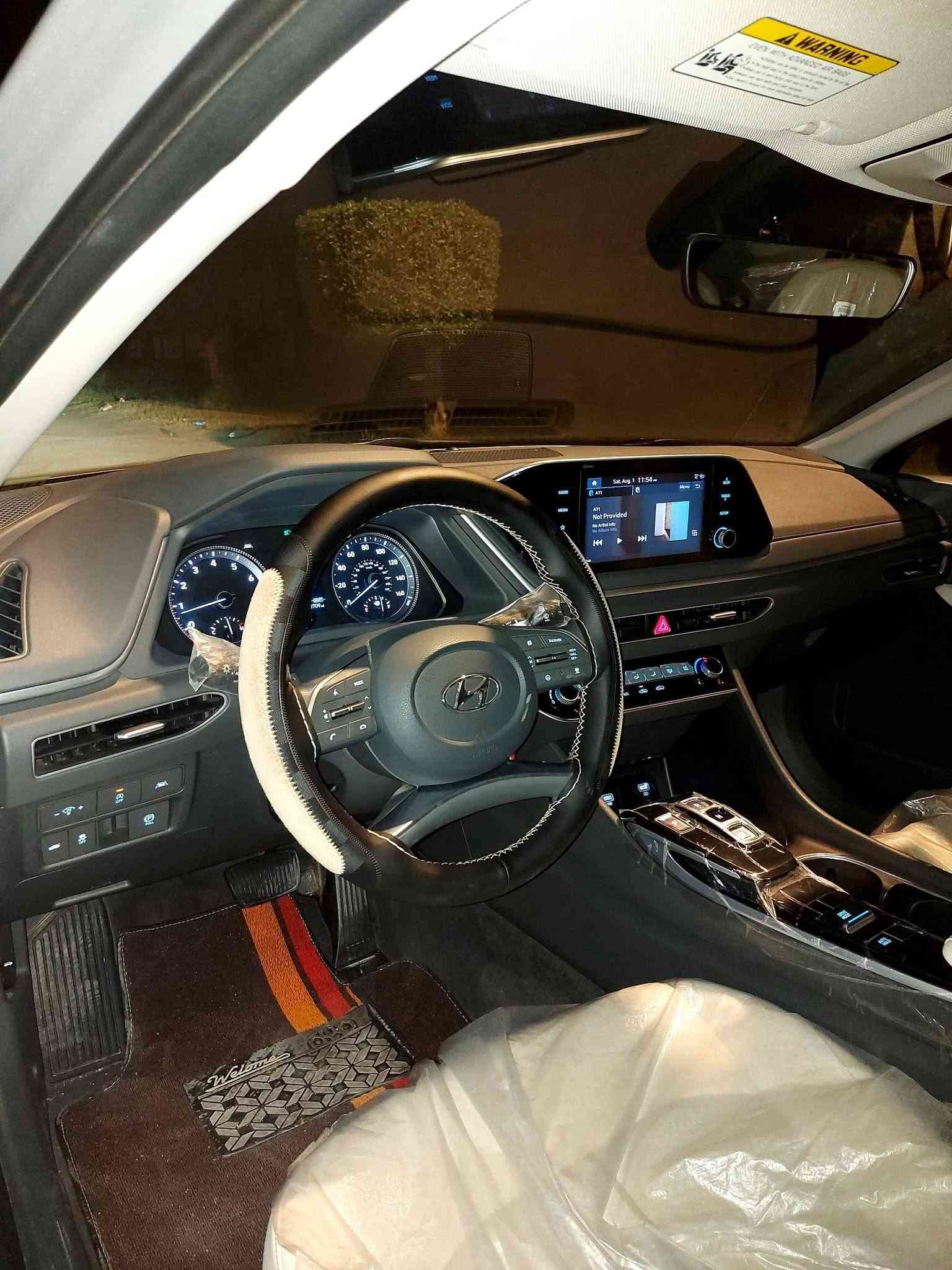 سلام عليكم
Sonata 2023 2.5L SE
السيارة وارد أمريكي حادثها خفيف كلش فقط الجاملغ الأيسر الأمامي معدل و راجع نفسه لا صبغ و لا دواخل و لا أي شيء 
رادار أمامي تفاعلي
رادارت جانبية تفاعلية
رادار خلفي تفاعلي 
المرايات تعتيم ذاتي كلهن 
مثبت سرعة
أوامر صوتية 
نظام خروج عن المسار 
قيادة شبه ذاتية
تحديد مسافة بينها و بين السيارة الأمامها 
Auto start stop engine 
4 وضعيات قيادة 
سايد بريك كهربائي {دگمة}
أوتو هولد 
داخل أبيض 
كامرة خلفية مزدوجة 
بك لايتات لدات
لايت لد و عدسات 4 لكل لايت
شاشة حجم 8 إنج تدعم أبل كار بلي و أندرويد أوتو وايرليس {بدون واير}
السيارة ما بيها أي مسج و لا كلوب مشتعل و نظيفة كلش بالواقع أحلى من الصور أستخدام قليل كلش ماشية 15 ألف ميل فقط السيارة سنوية بأسمي رقمها بغداد حلو و كتلوكاتها و دفاترها كلشي موجود و كلشي جاهز بيها على آخر حباية و بالعافية على الياخذها 
السعر 17,200 دولار 
مكان السيارة - الحلة
للتواصل و الأستفسار أكثر 
***********
