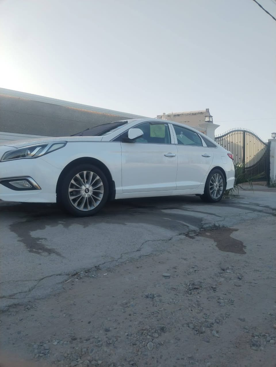 سوناتا خليجي
موديل ١٥
مكفوله كفاله عامه ماعده الموضح بلصوره 
سياره تحكم جهتين 
حساس امامي خلفي 
تبريد قطعتين ثلج خير من الله 
٣انظمه قياده 
داخل جلد كرسي كهرباء
ومري شفط 
سنتر لوك 
كامره خلفيه 
شاشا 
لون ابيض صدفي 
محرك 2400دوش 
سياره مال بيت نضيفه 
تجي وتشوفه احلئ من صوره 
وسياره بعد بيهه مواصفات وخليجي معروفهه مواصفاتهه
رقم بغداد شرط تحويل ثاني يوم 
السعر 155 وبيها مجال حك جيه 
استفسار ***********
