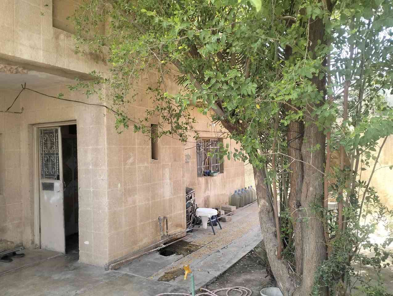 للبيع دار  الجبيريه الاولى قرب حولي البهراط  

250متر  البيت قديم يعتبار كاع بصف الركن 

السعر 112مليون للستفسار ***********
