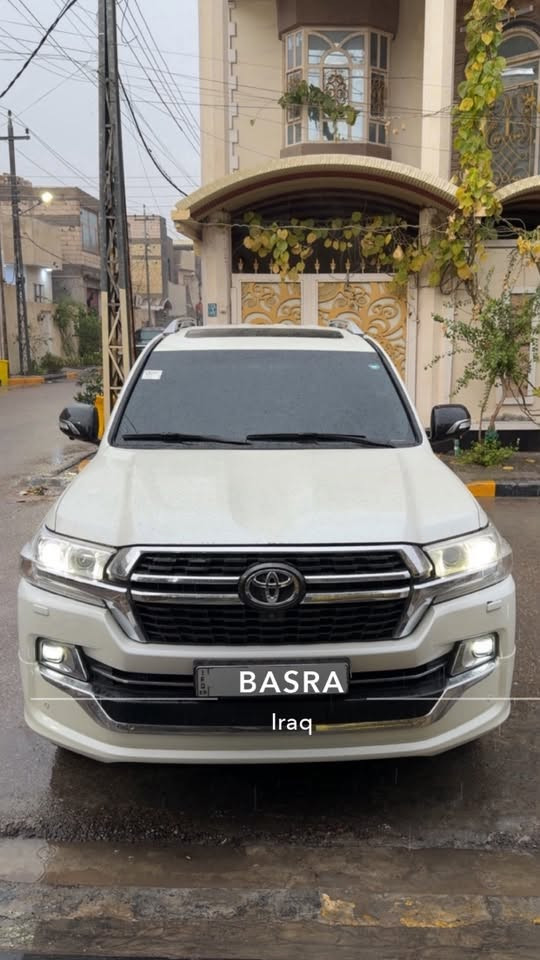 تويوتا لاندكروزر vxr موديل 2019 ليبل  وسنويه  ومضلل بالسنويه

المحرك: V8 سعة 5.7 لتر

المسافة: 107 ألف كم

رقم دهوك تحويل مباشر 

مكفوله كفالة كلش جديدة السيارة 
تخم تاير   جديد  ماناقصها  شي  كير مكينه  حداديه كفاله 

المواصفات:
 
- ثلاجه 
-دشبول لكزس

- كشنات جلد

- كشن السائق كهرباء وكشن الراكب كهرباء

- صندوق كهربائي

- سماعات محيطية

- 4 حساسات أمامية

- لايت بلادي

- زراك لايت

- 8 إيرباكات

- شاشات خلفية

- فتحة سقف

- ستيرن كهربائي

- تبريد مركزي

- مرايا قلاب

- تحكم من جهتين

- 4 كاميرات 

- شاشة وسطية كبيرة بلادي
شاشات خلفيه  عدد 2

- باقي مواصفات اللاندكروزر المعروفة

 

السيارة كلش حلوة وجاهزة، 

بيها   ربع دعاميه  خلفيه (ربع) وبيها بارد  شي قليل  فقط 

السعر : 525 وبيها مجال بسيط للشراي 

مكان السيارة بصره  

للأستفسار : ***********
